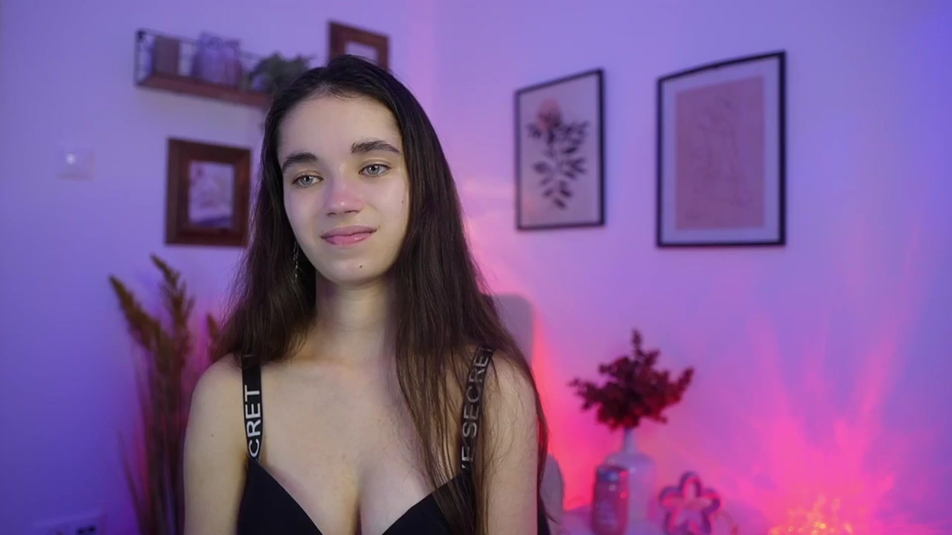 Gallery image thumbnail from Gia_Paige18's myfreecams stream on, 11/21/2025, 21:56 image 18 of 20