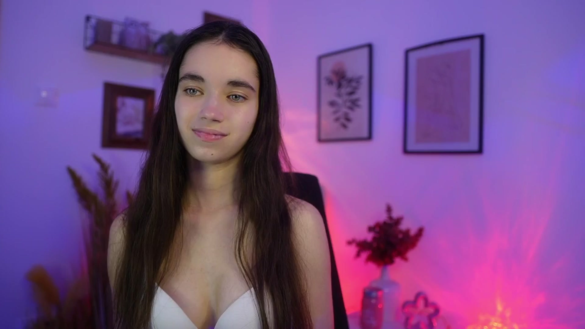 Gallery image thumbnail from Gia_Paige18's myfreecams stream on, 11/22/2025, 23:49 image 9 of 20