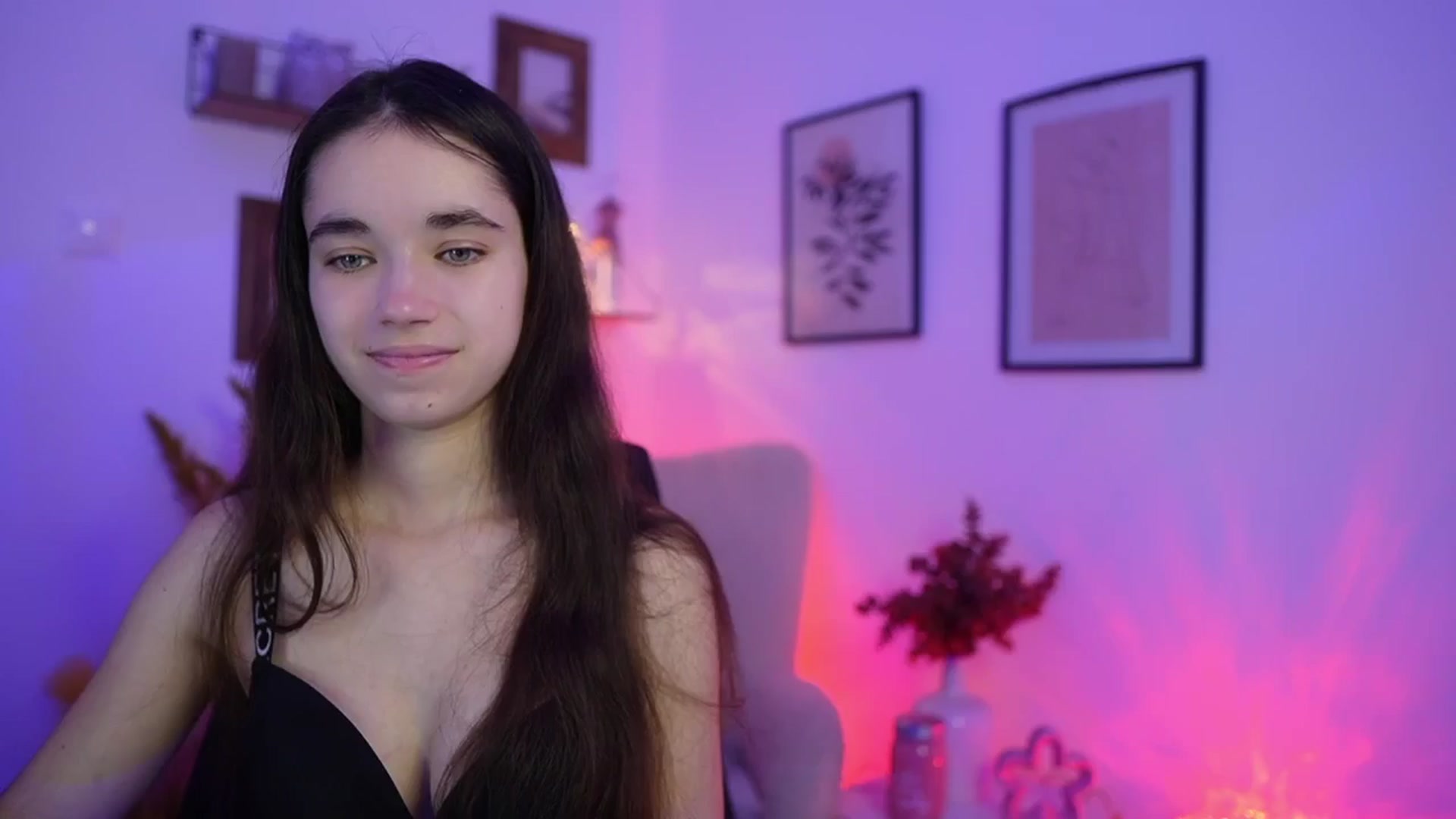 Gallery image thumbnail from Gia_Paige18's myfreecams stream on, 11/25/2025, 18:01 image 1 of 20