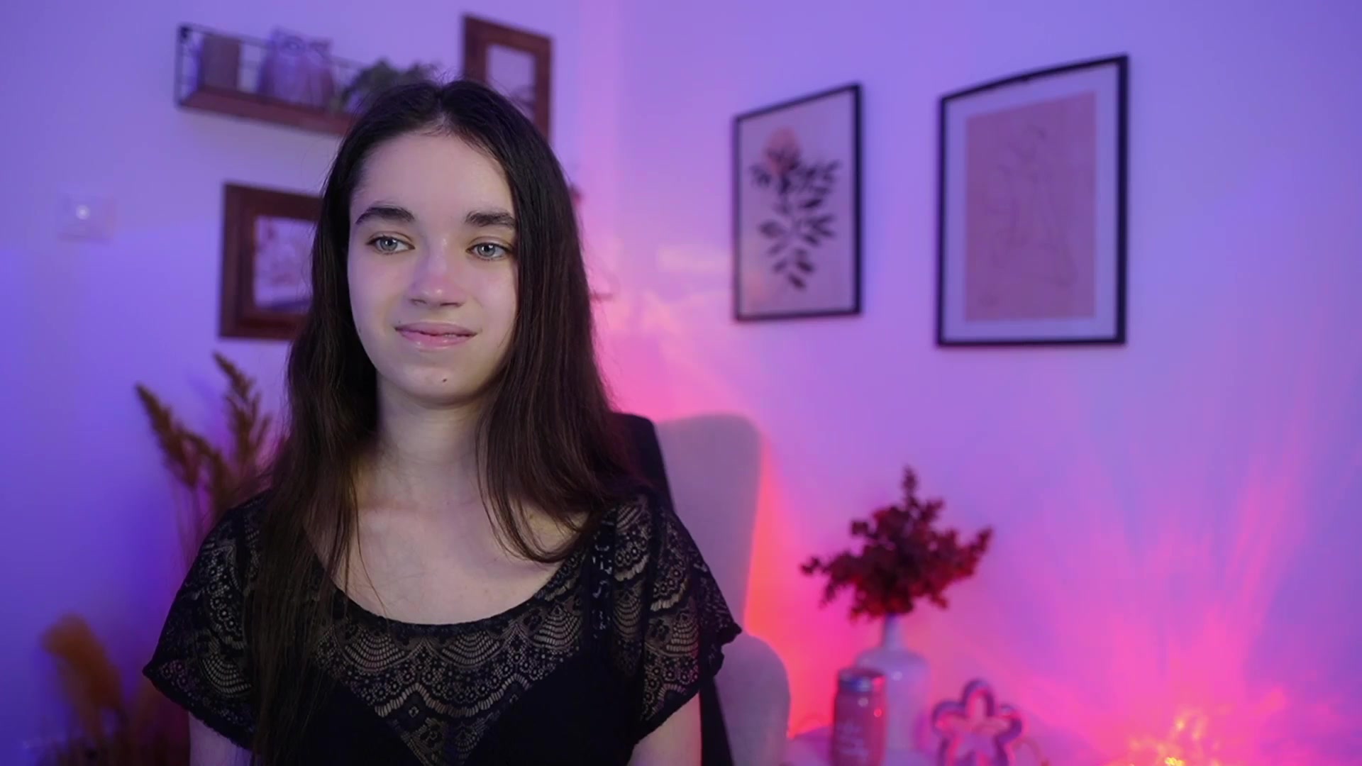 Gallery image thumbnail from Gia_Paige18's myfreecams stream on, 11/25/2025, 18:01 image 12 of 20