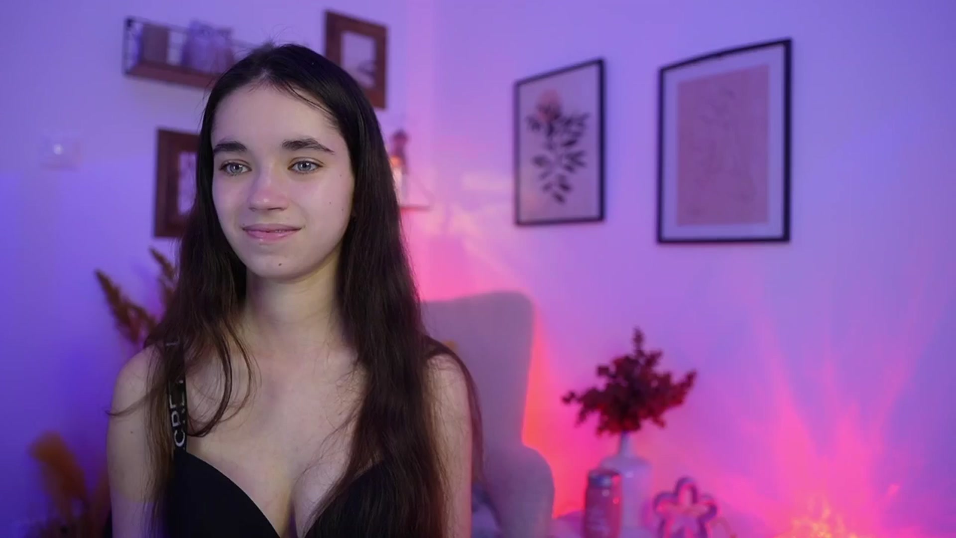 Gallery image thumbnail from Gia_Paige18's myfreecams stream on, 11/25/2025, 18:01 image 2 of 20