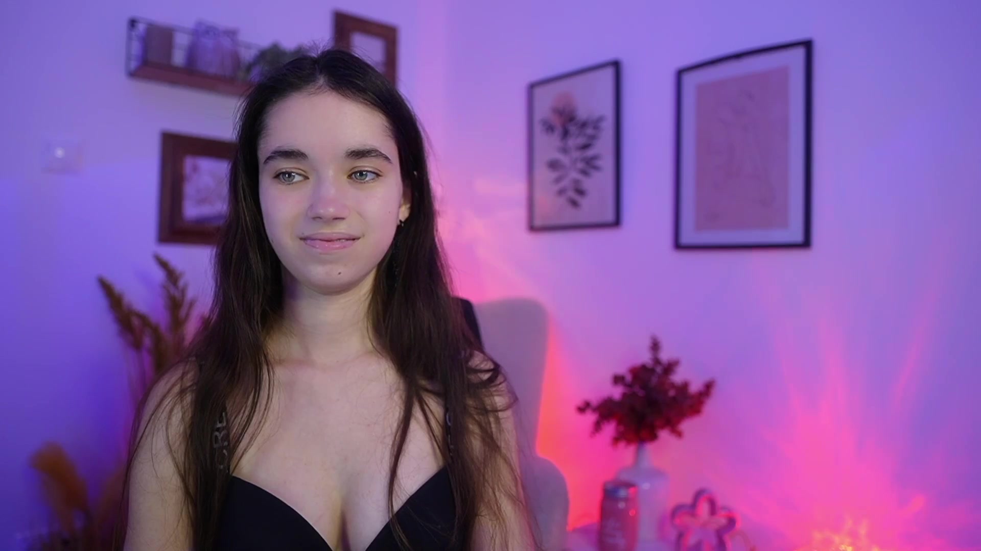 Gallery image thumbnail from Gia_Paige18's myfreecams stream on, 11/25/2025, 18:01 image 19 of 20