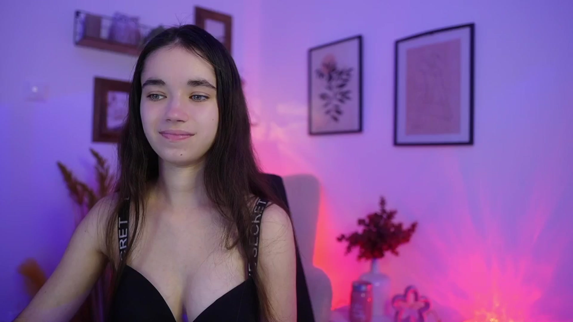 Gallery image thumbnail from Gia_Paige18's myfreecams stream on, 11/25/2025, 18:01 image 4 of 20