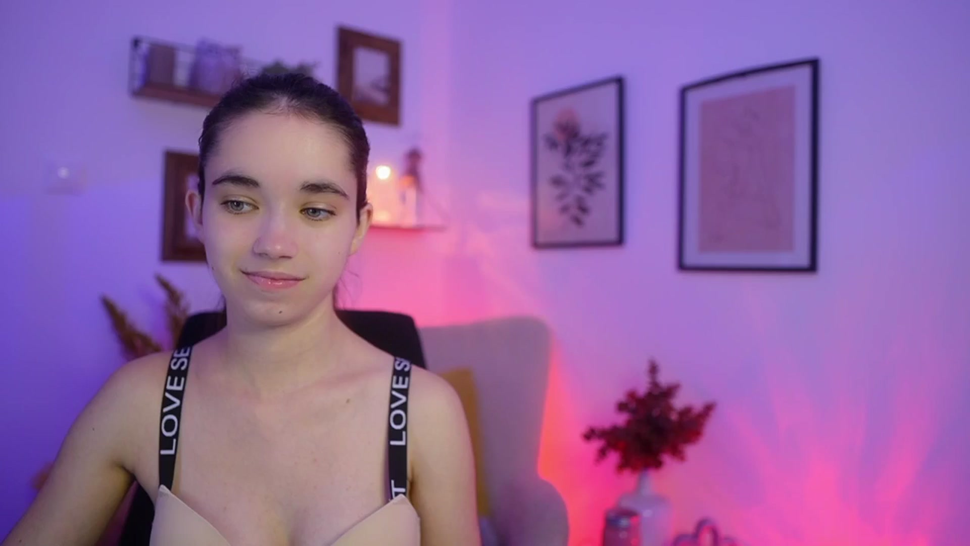 Gallery image thumbnail from Gia_Paige18's myfreecams stream on, 11/27/2025, 17:53 image 17 of 20