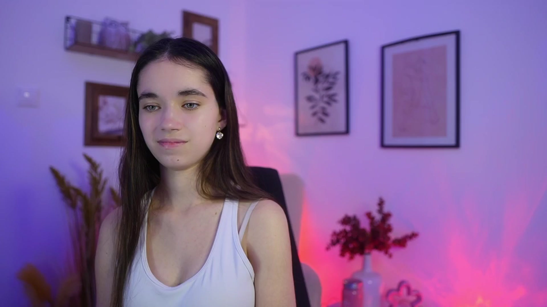 Gallery image thumbnail from Gia_Paige18's myfreecams stream on, 11/30/2025, 19:06 image 17 of 20