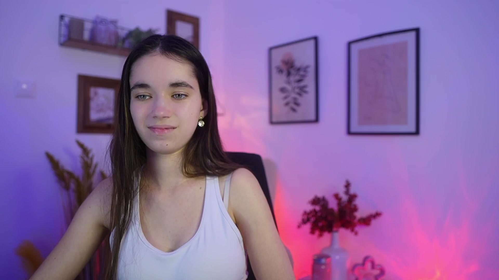 Gallery image thumbnail from Gia_Paige18's myfreecams stream on, 11/30/2025, 19:06 image 16 of 20