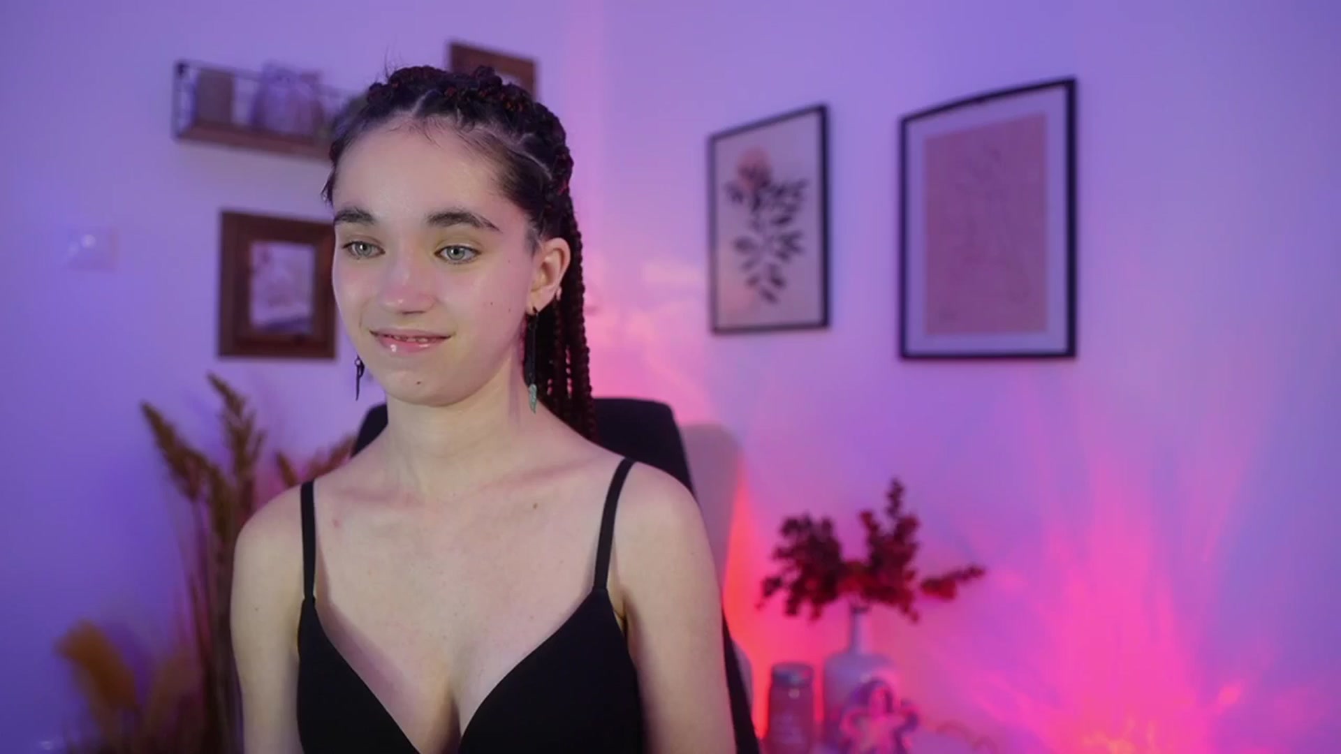 Gallery image thumbnail from Gia_Paige18's myfreecams stream on, 12/06/2025, 22:24 image 5 of 20