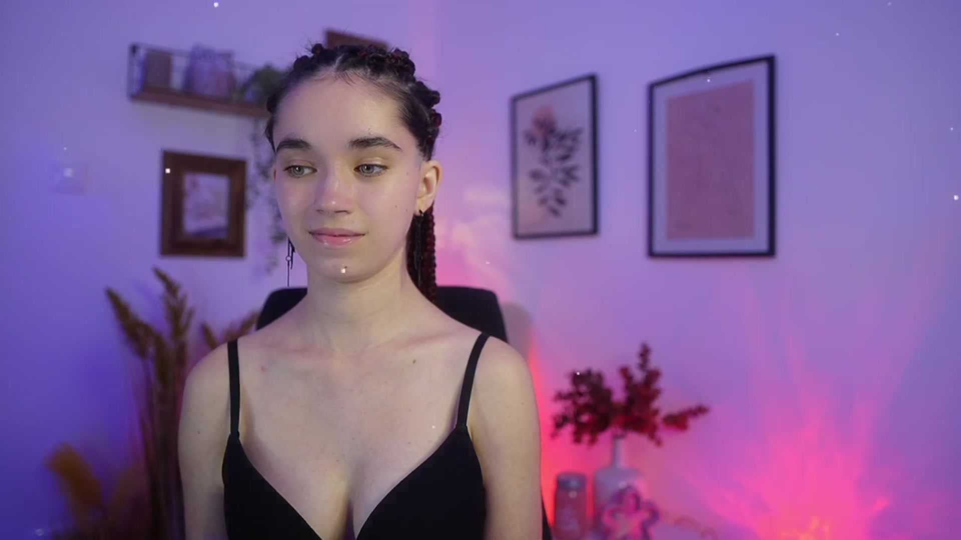 Gallery image thumbnail from Gia_Paige18's myfreecams stream on, 12/07/2025, 19:44 image 17 of 20