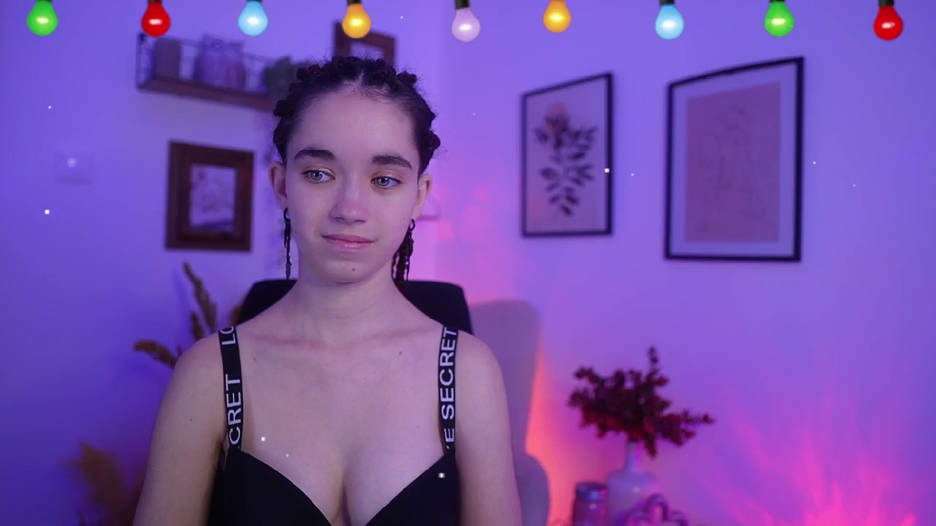 Gallery image thumbnail from Gia_Paige18's myfreecams stream on, 12/12/2025, 19:12 image 18 of 20