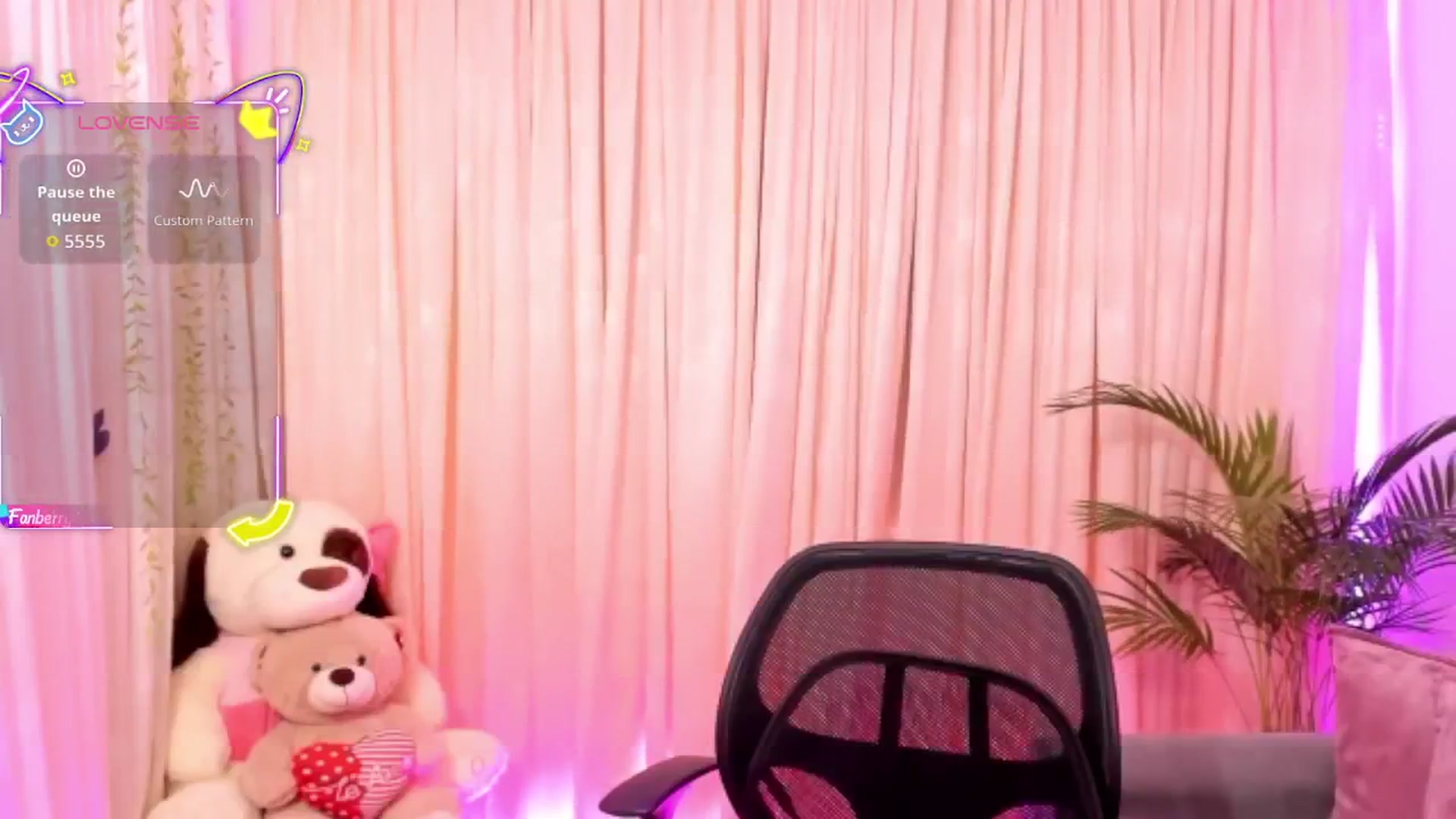 Gallery image thumbnail from Gia_ROLEX's myfreecams stream on, 04/14/2026, 18:34 image 18 of 20
