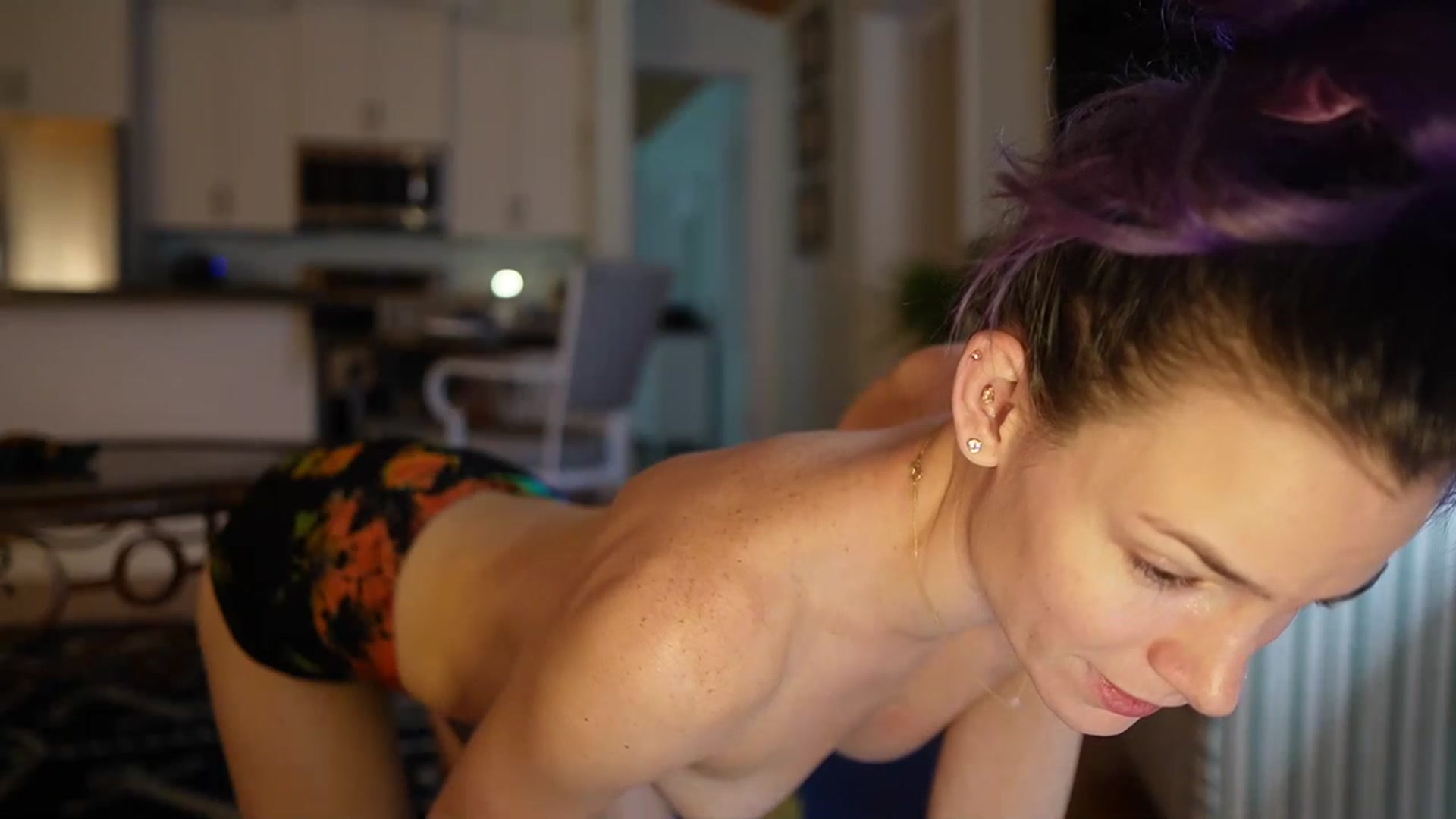 Gallery image thumbnail from Gia_Xxxmas's myfreecams stream on, 12/06/2022, 23:26 image 16 of 20