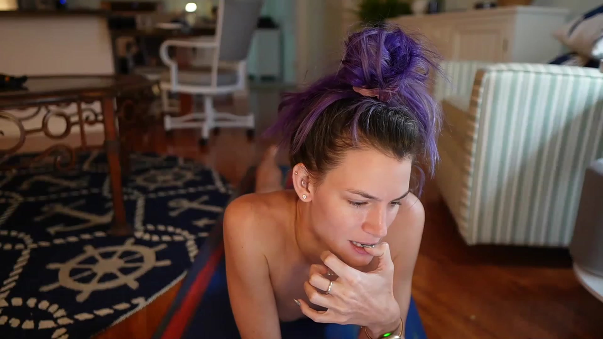Gallery image thumbnail from Gia_Xxxmas's myfreecams stream on, 12/07/2022, 24:58 image 11 of 20
