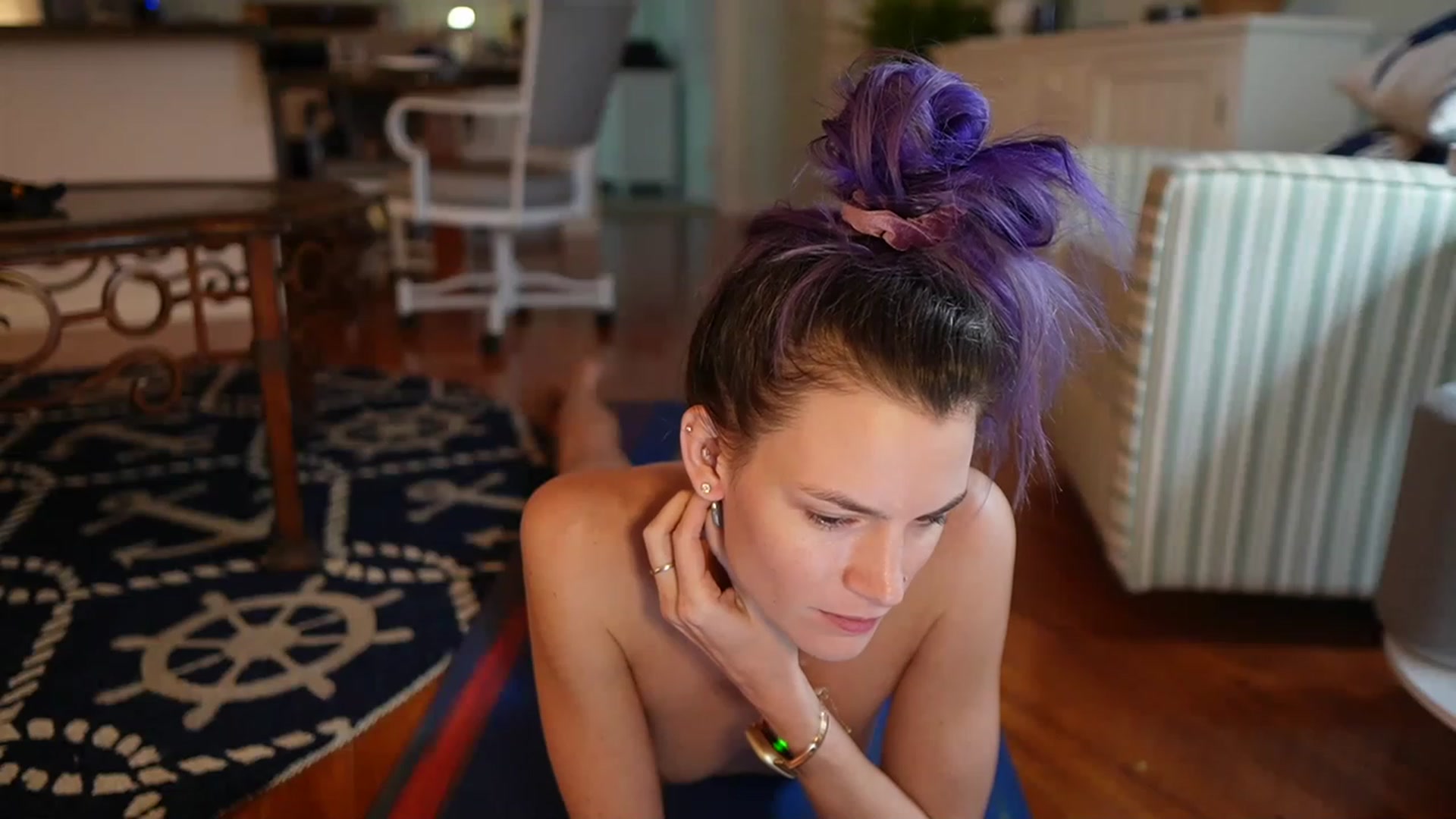 Gallery image thumbnail from Gia_Xxxmas's myfreecams stream on, 12/07/2022, 24:58 image 7 of 20