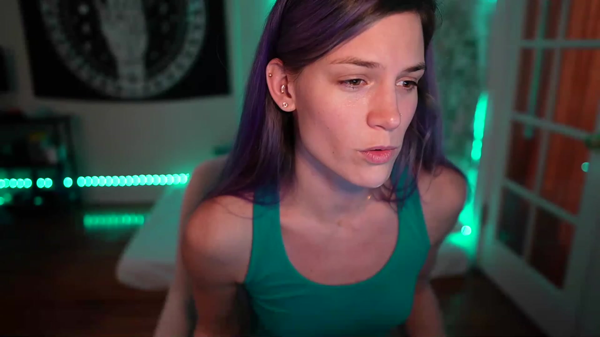Gallery image thumbnail from Gia_Xxxmas's myfreecams stream on, 12/18/2022, 03:54 image 6 of 20