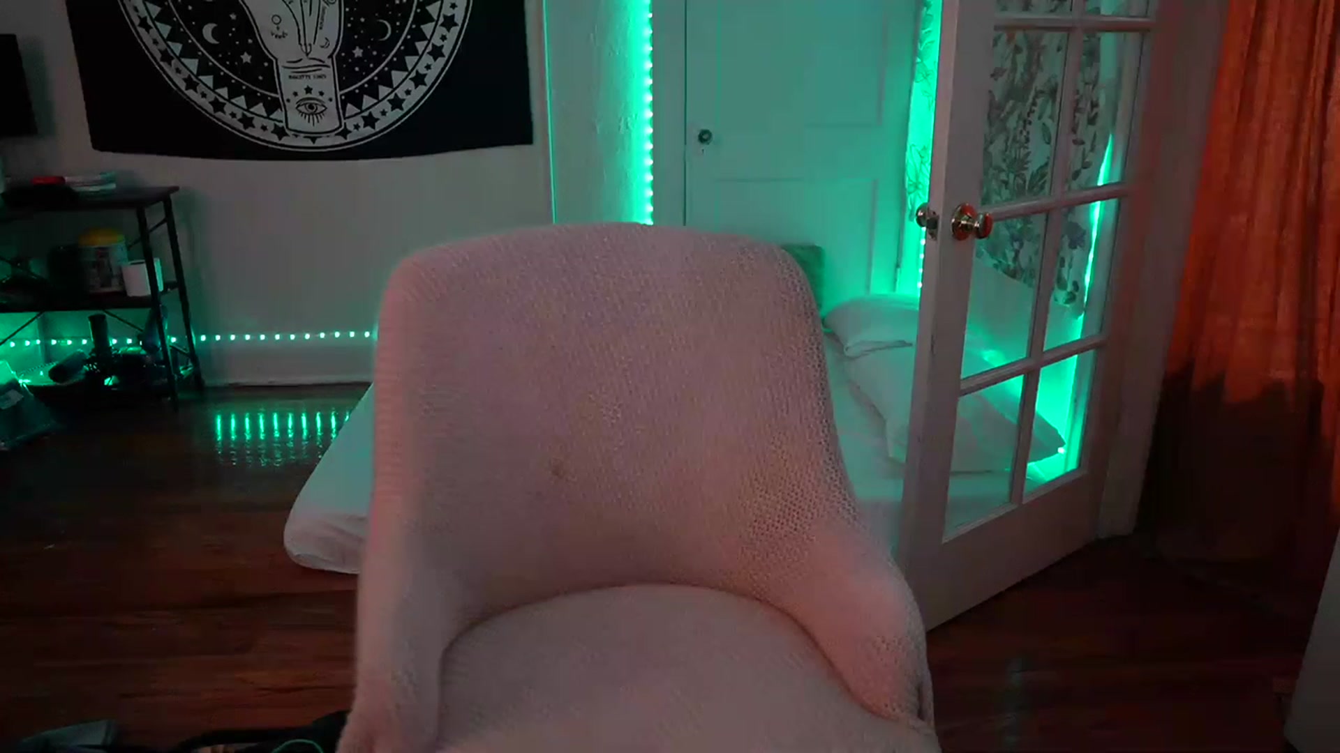 Gallery image thumbnail from Gia_Xxxmas's myfreecams stream on, 12/18/2022, 03:54 image 15 of 20