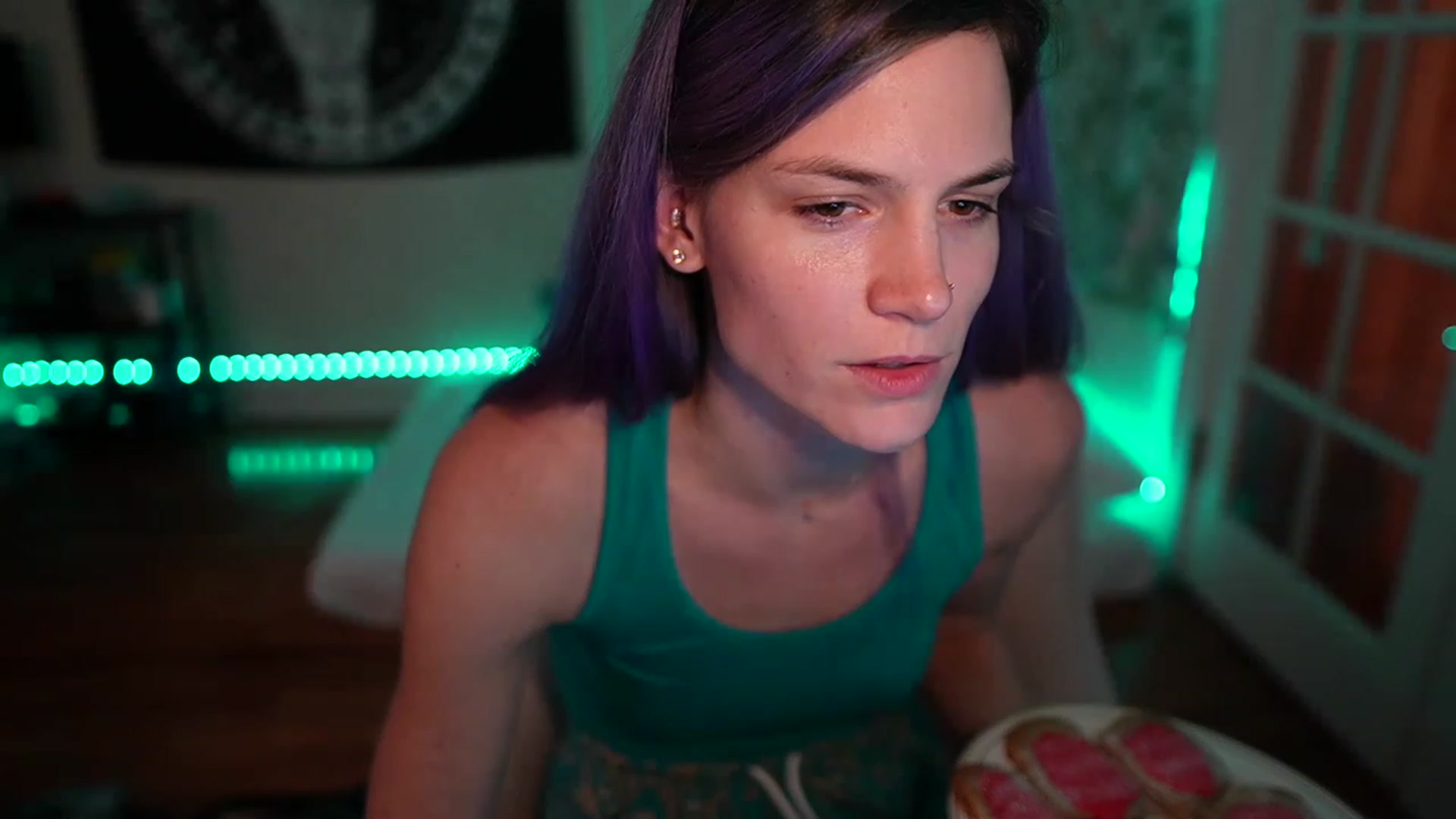 Gallery image thumbnail from Gia_Xxxmas's myfreecams stream on, 12/18/2022, 03:54 image 9 of 20