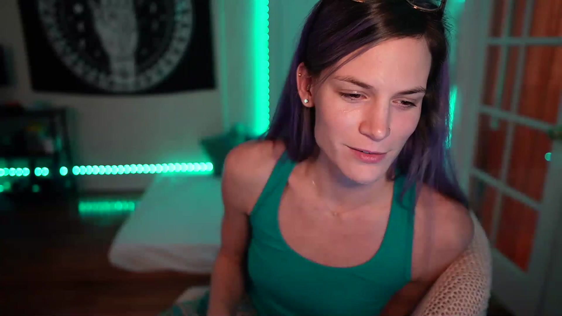 Gallery image thumbnail from Gia_Xxxmas's myfreecams stream on, 12/18/2022, 03:54 image 2 of 20
