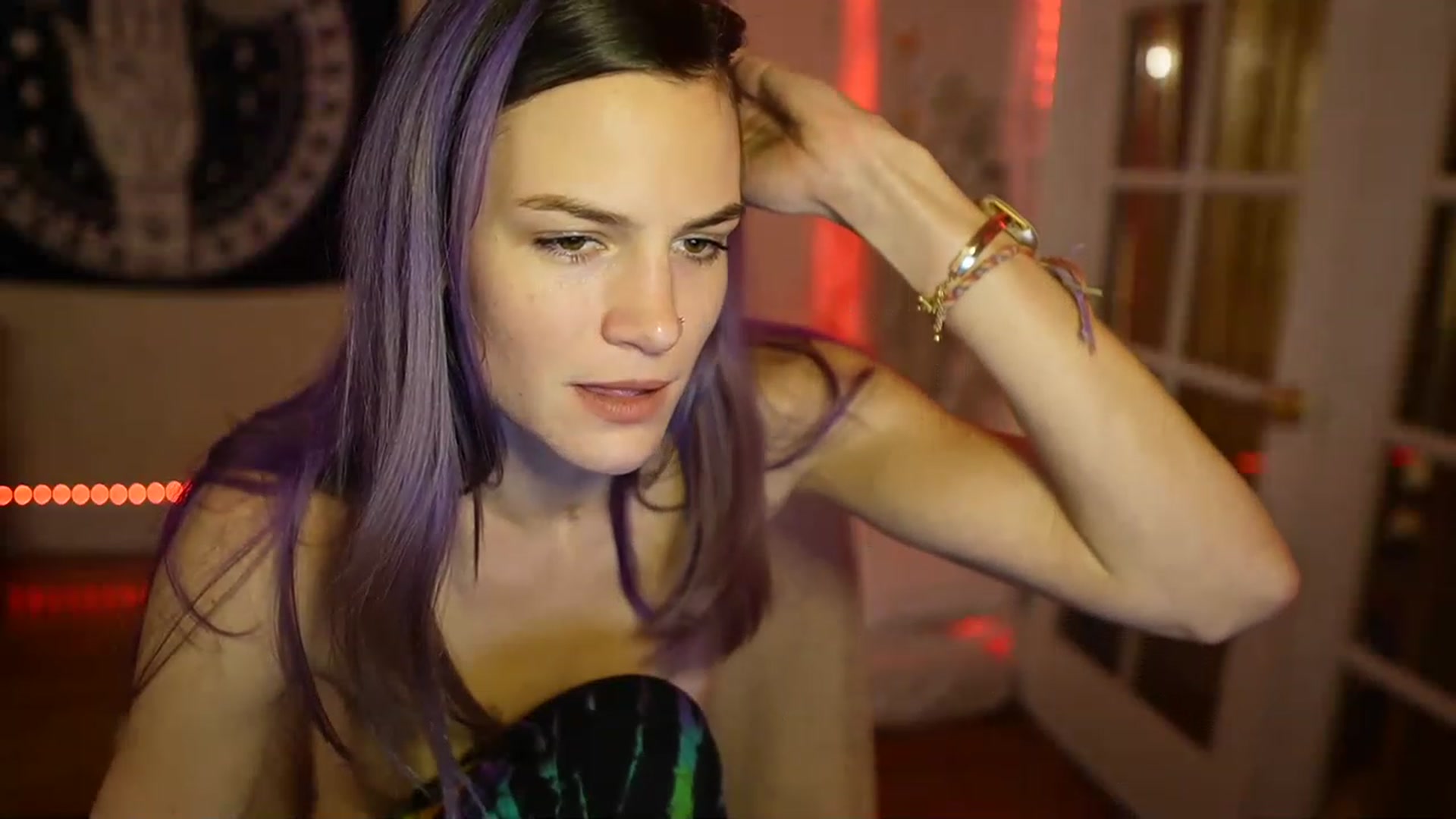 Gallery image thumbnail from Gia_Xxxmas's myfreecams stream on, 12/20/2022, 02:35 image 14 of 20