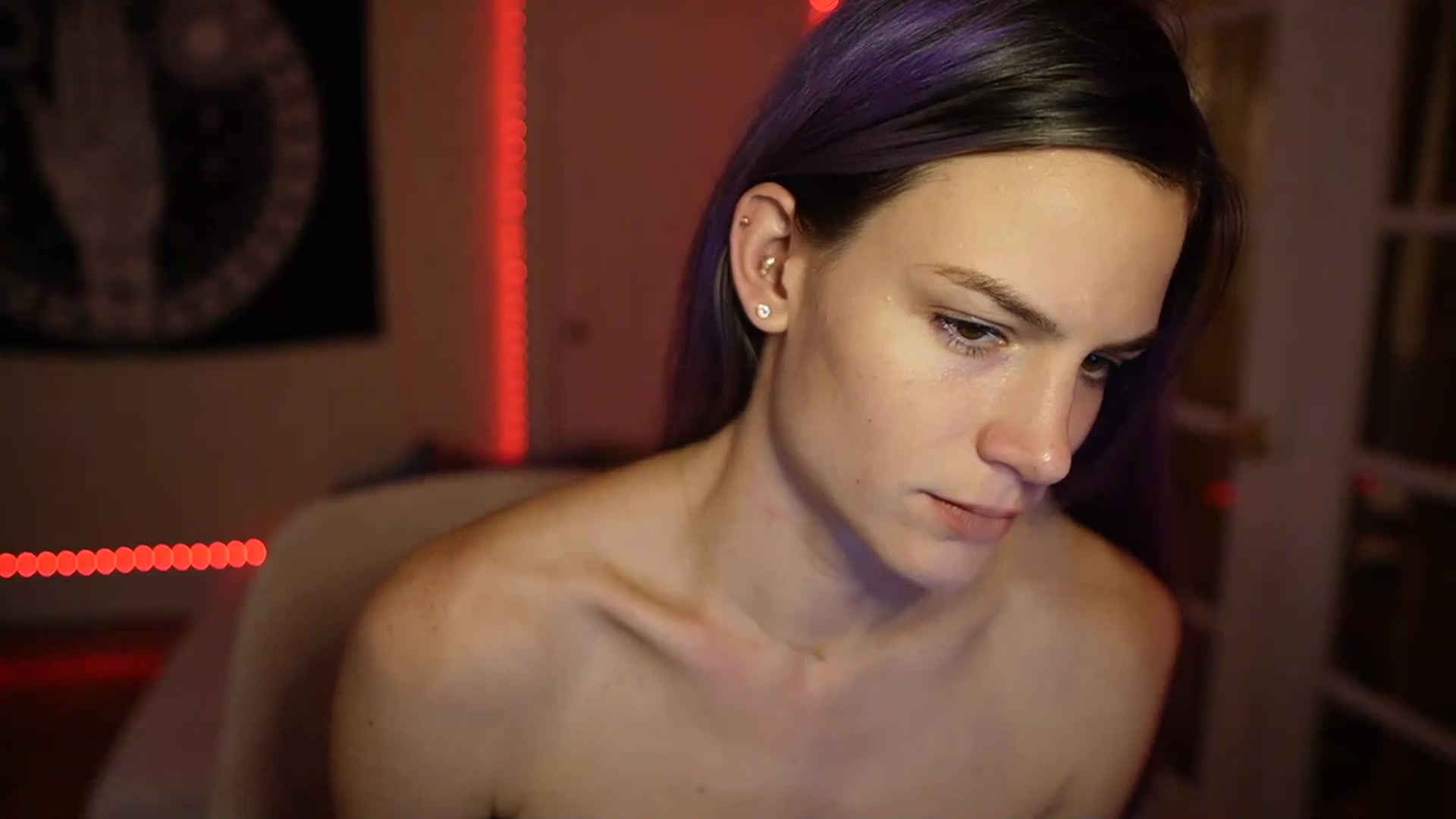 Gallery image thumbnail from Gia_Xxxmas's myfreecams stream on, 12/20/2022, 02:35 image 8 of 20
