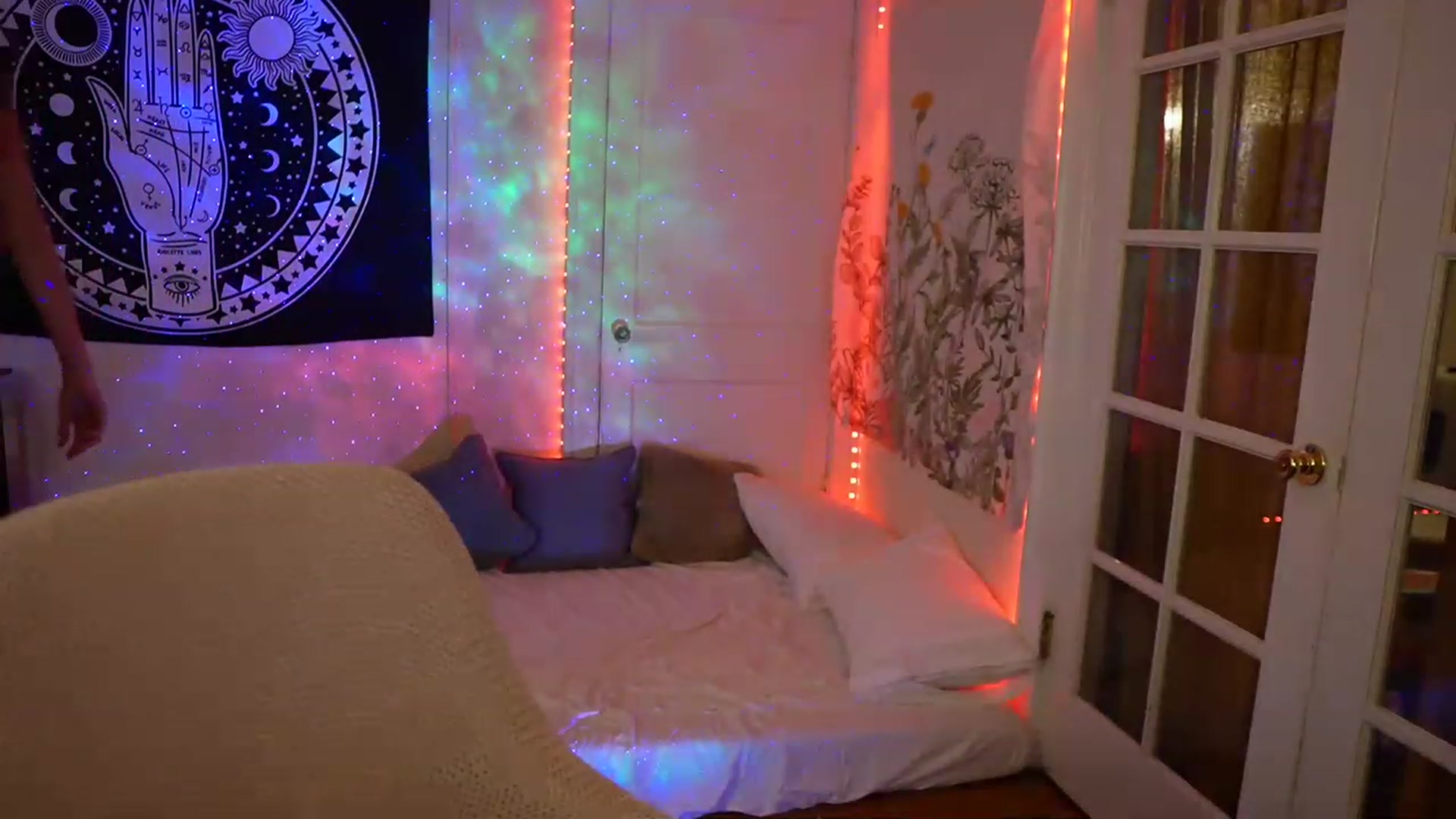 Gallery image thumbnail from Gia_Xxxmas's myfreecams stream on, 12/20/2022, 02:35 image 19 of 20