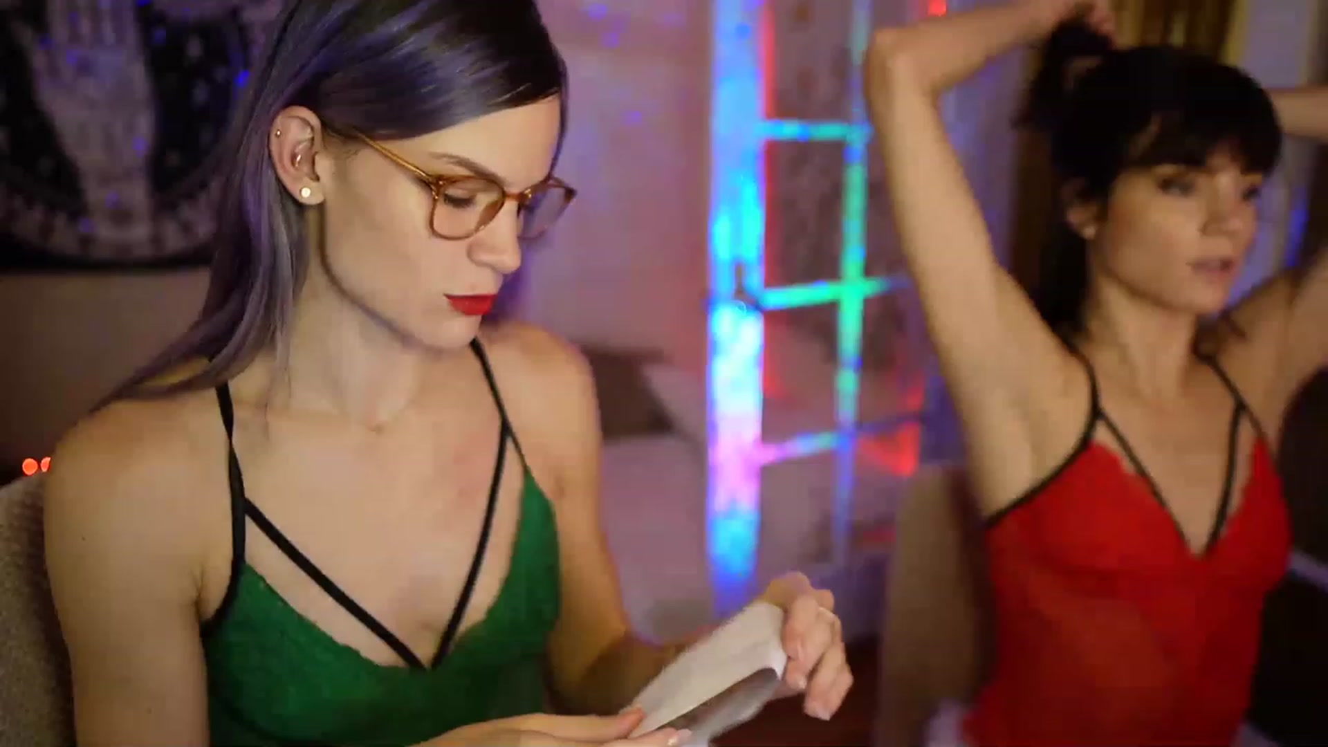 Gallery image thumbnail from Gia_Xxxmas's myfreecams stream on, 12/21/2022, 24:06 image 4 of 20