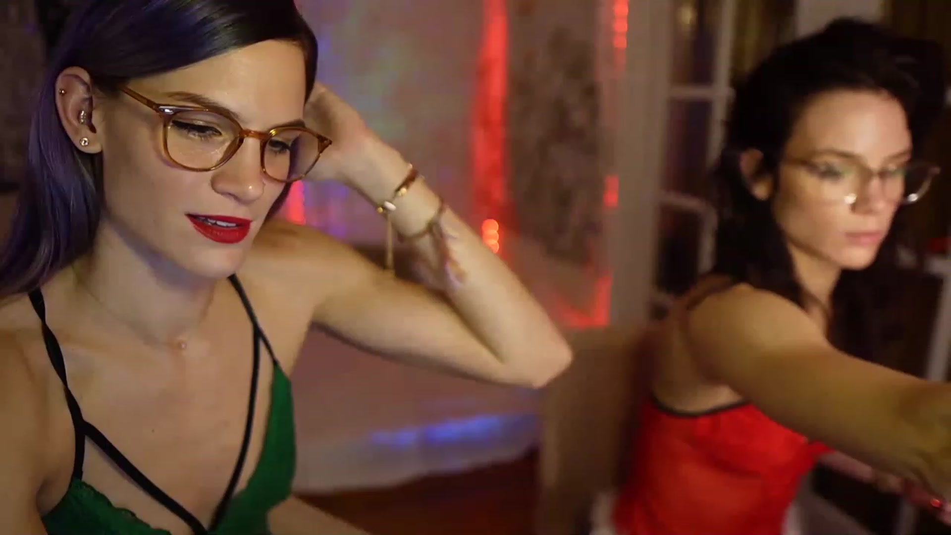 Gallery image thumbnail from Gia_Xxxmas's myfreecams stream on, 12/21/2022, 24:06 image 13 of 20