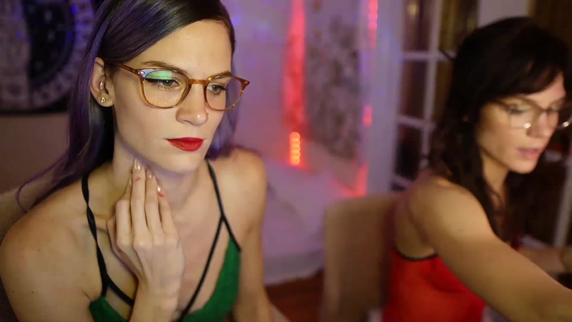 Gallery image thumbnail from Gia_Xxxmas's myfreecams stream on, 12/21/2022, 24:06 image 8 of 20