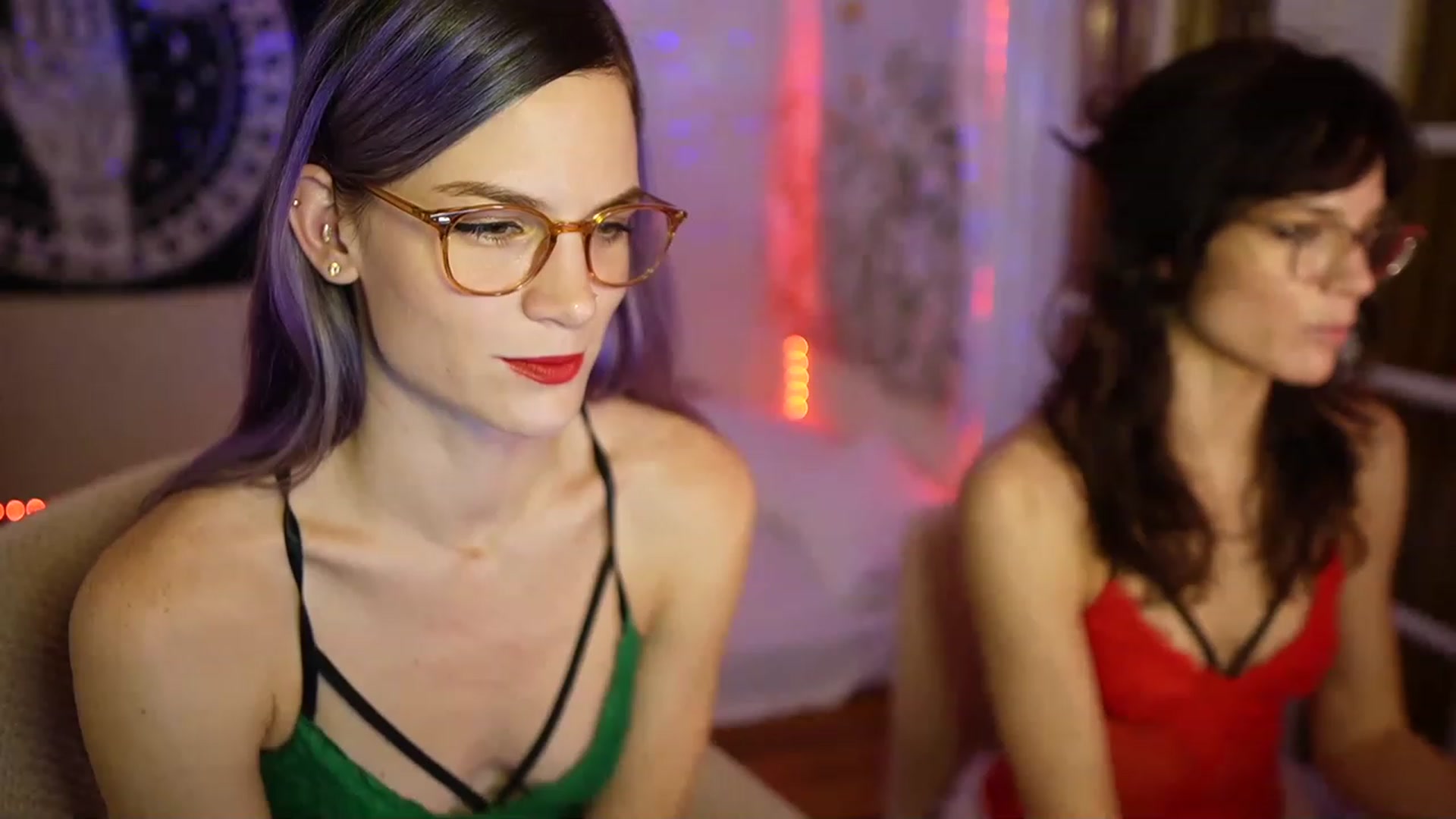 Gallery image thumbnail from Gia_Xxxmas's myfreecams stream on, 12/21/2022, 24:06 image 7 of 20
