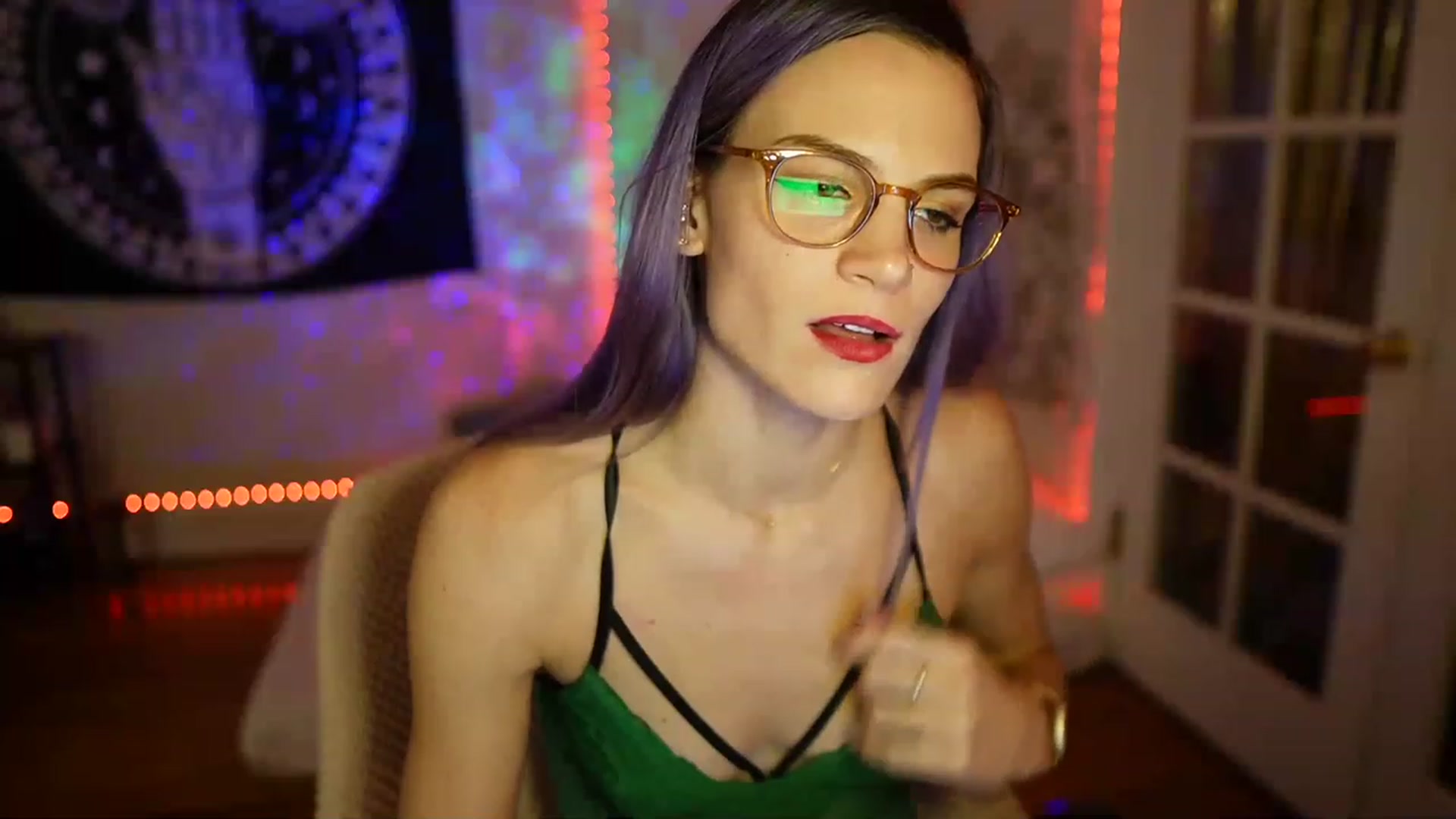 Gallery image thumbnail from Gia_Xxxmas's myfreecams stream on, 12/21/2022, 24:40 image 6 of 20