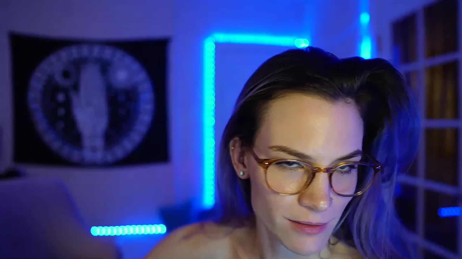 Gallery image thumbnail from Gia_Xxxmas's myfreecams stream on, 12/21/2022, 02:07 image 17 of 20