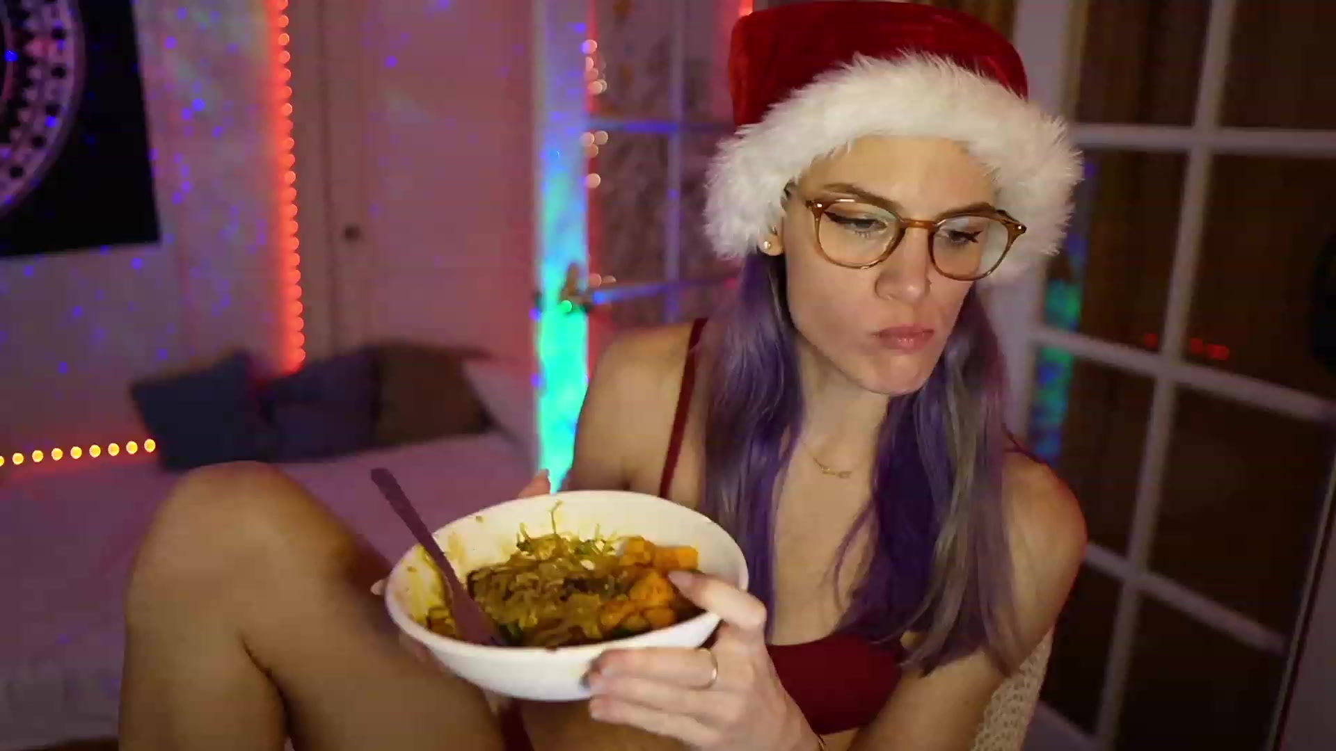 Gallery image thumbnail from Gia_Xxxmas's myfreecams stream on, 12/22/2022, 05:15 image 15 of 20