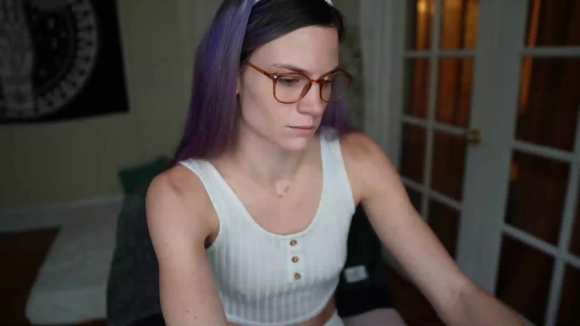 Gallery image thumbnail from Gia_Xxxmas's myfreecams stream on, 12/24/2022, 21:42 image 14 of 20