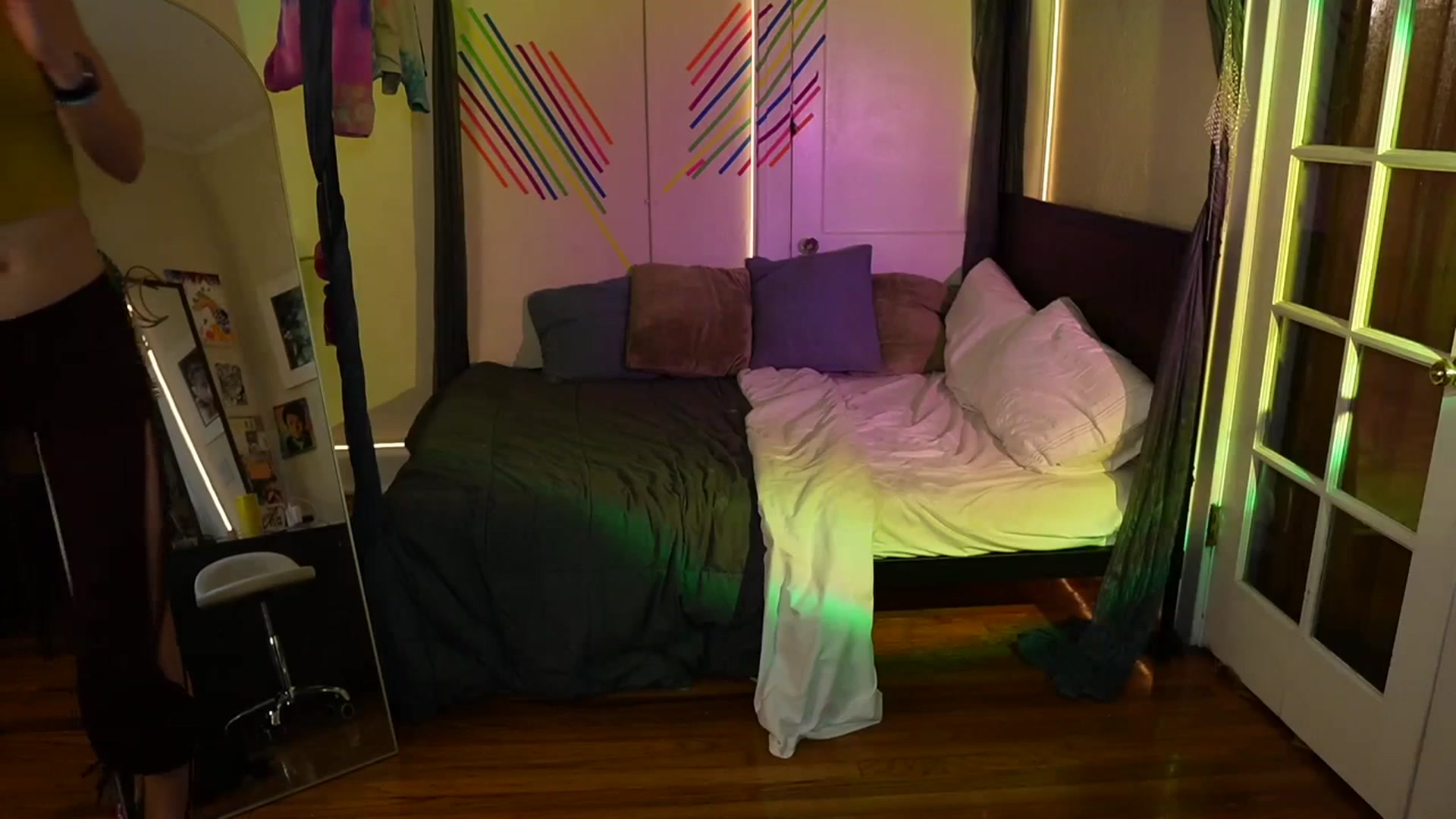 Gallery image thumbnail from Gia_Xxxmas's myfreecams stream on, 12/02/2023, 05:24 image 7 of 20