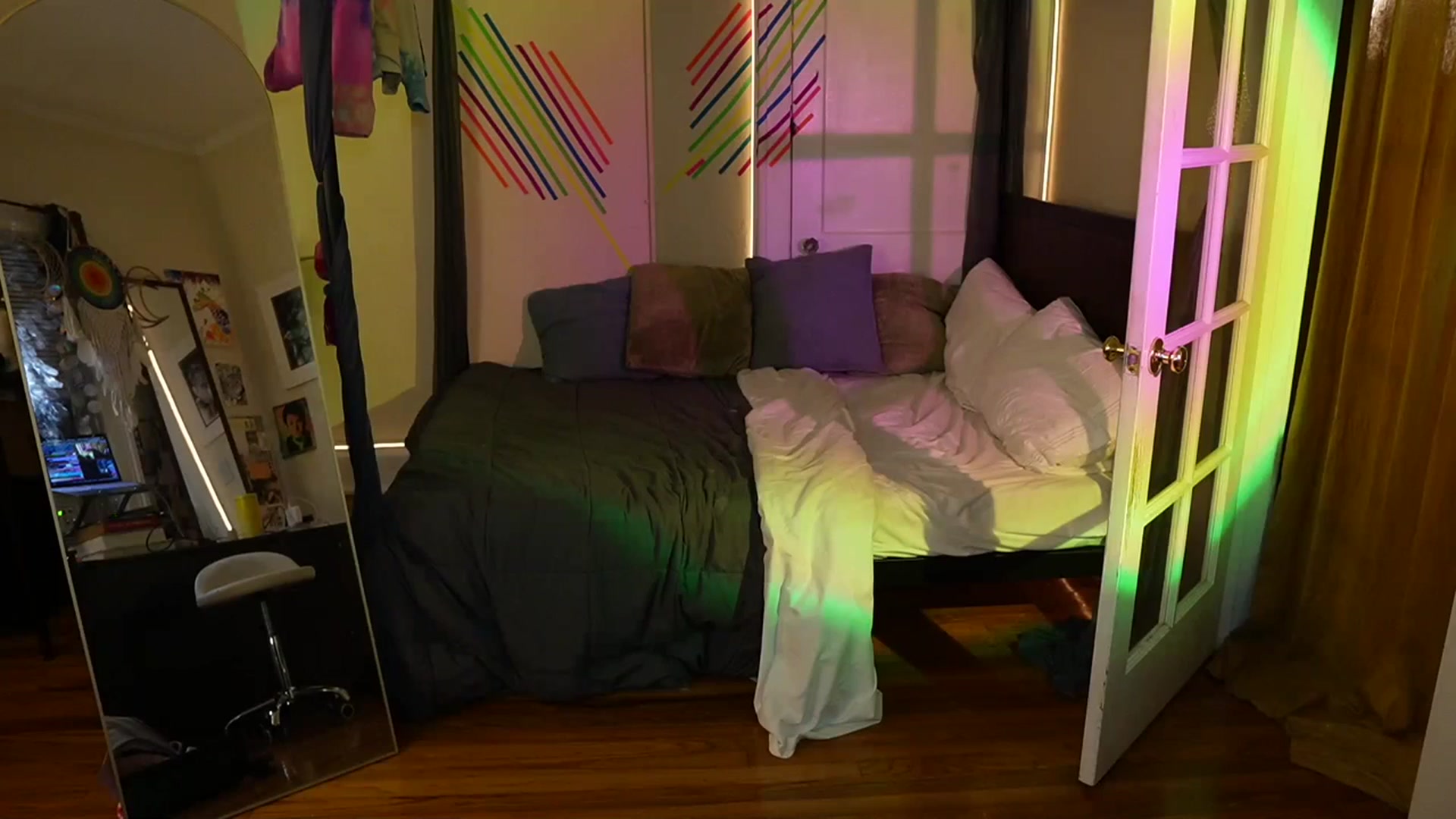 Gallery image thumbnail from Gia_Xxxmas's myfreecams stream on, 12/02/2023, 05:24 image 8 of 20