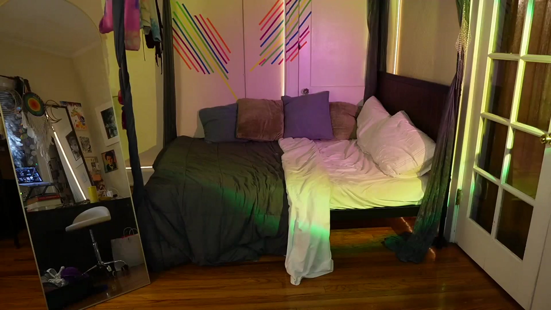 Gallery image thumbnail from Gia_Xxxmas's myfreecams stream on, 12/02/2023, 06:58 image 1 of 20