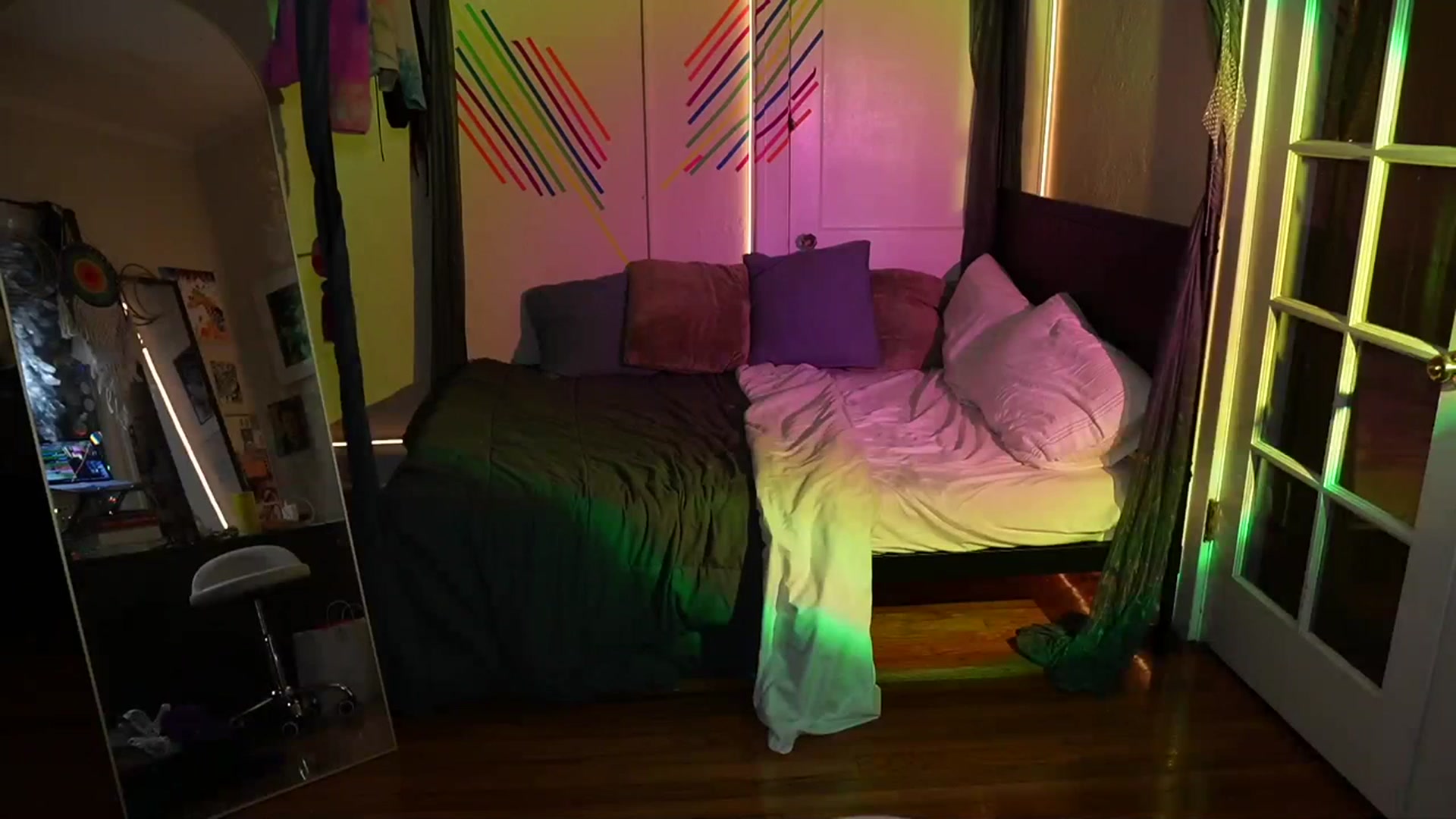 Gallery image thumbnail from Gia_Xxxmas's myfreecams stream on, 12/02/2023, 06:58 image 15 of 20