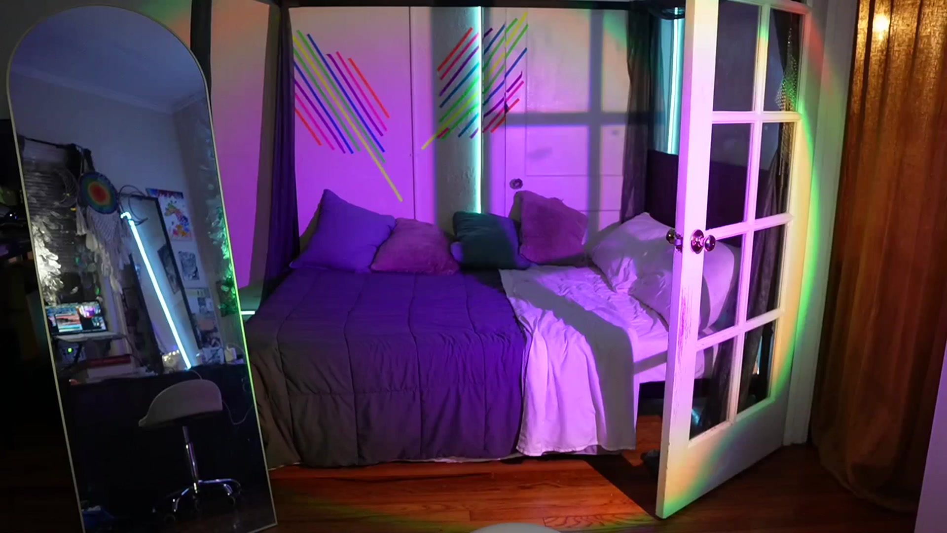 Gallery image thumbnail from Gia_Xxxmas's myfreecams stream on, 12/03/2023, 06:06 image 11 of 20