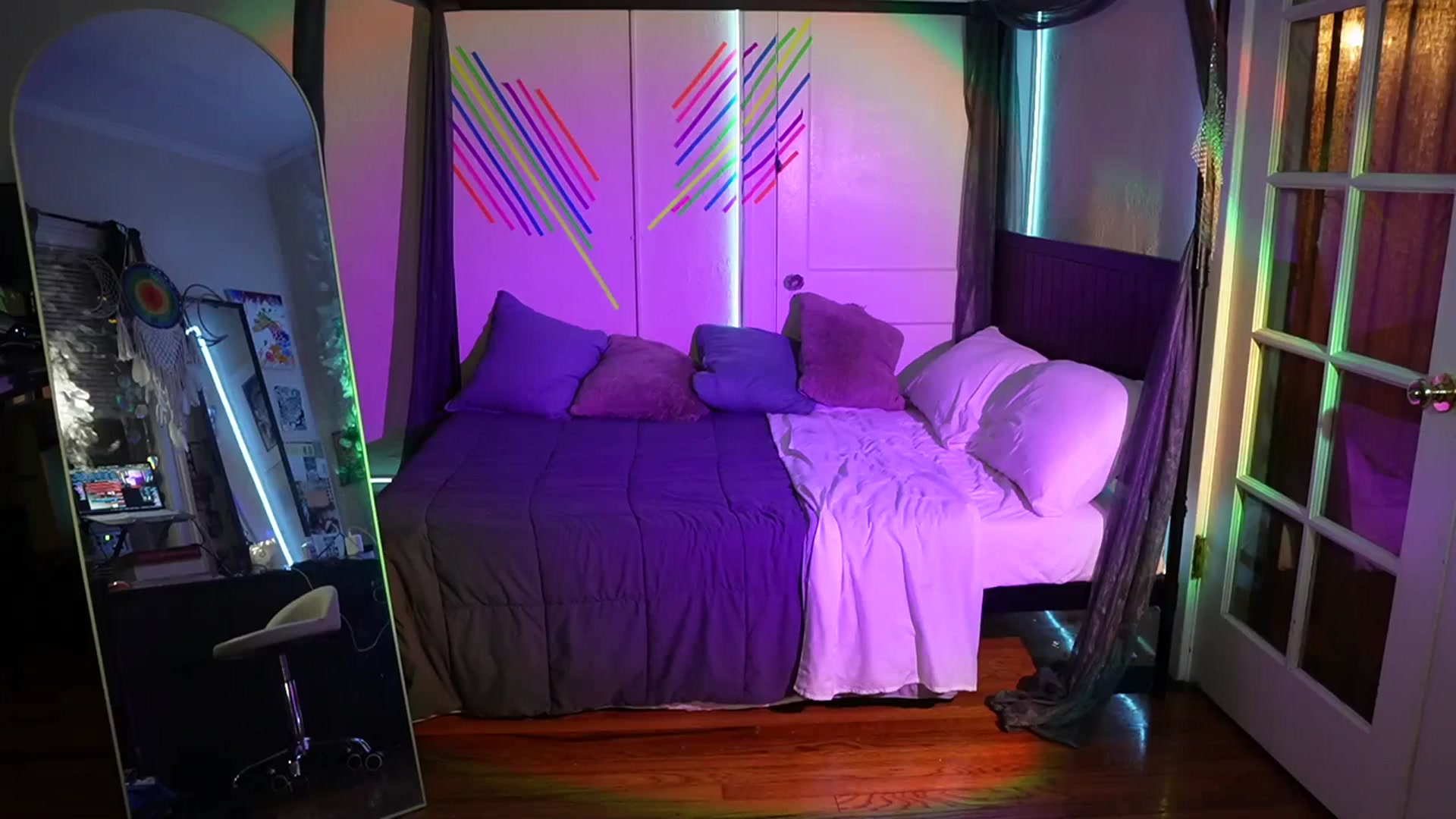 Gallery image thumbnail from Gia_Xxxmas's myfreecams stream on, 12/03/2023, 06:06 image 14 of 20
