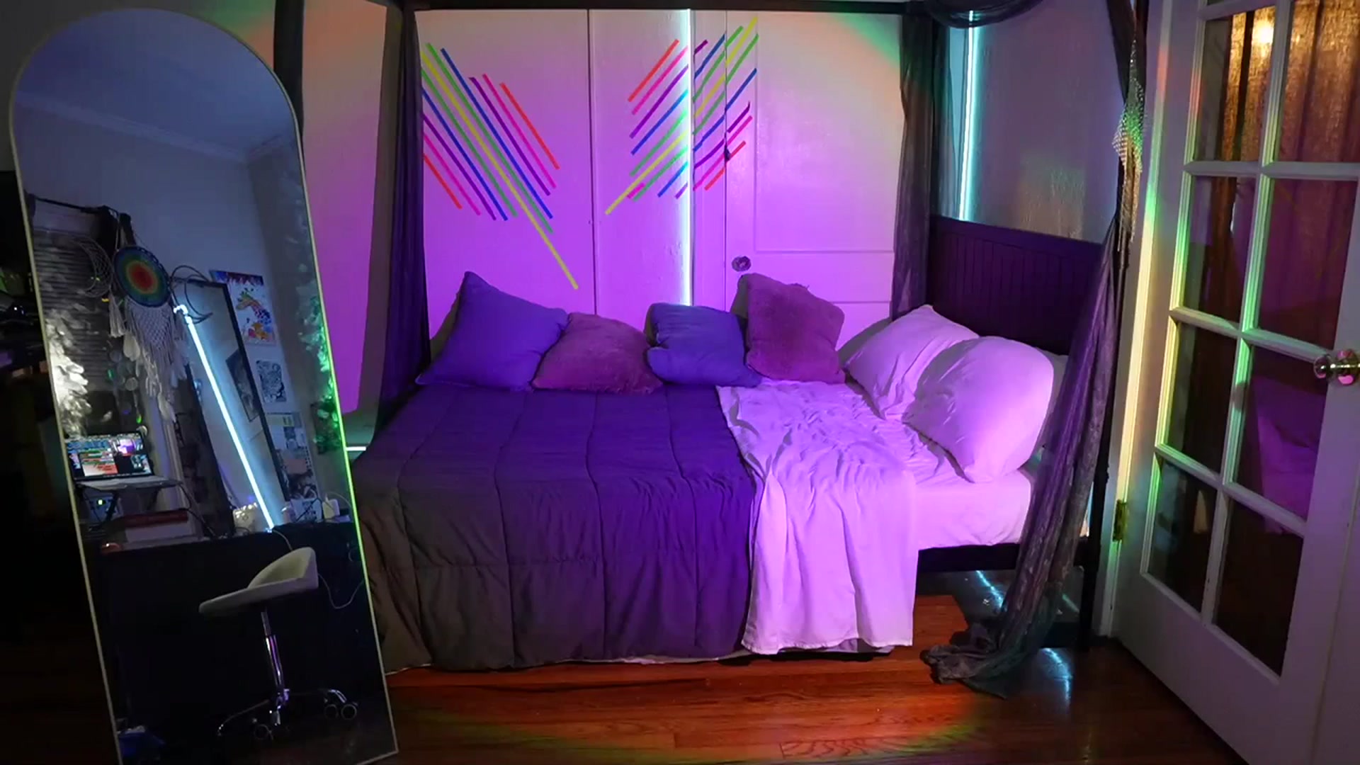 Gallery image thumbnail from Gia_Xxxmas's myfreecams stream on, 12/03/2023, 06:06 image 13 of 20