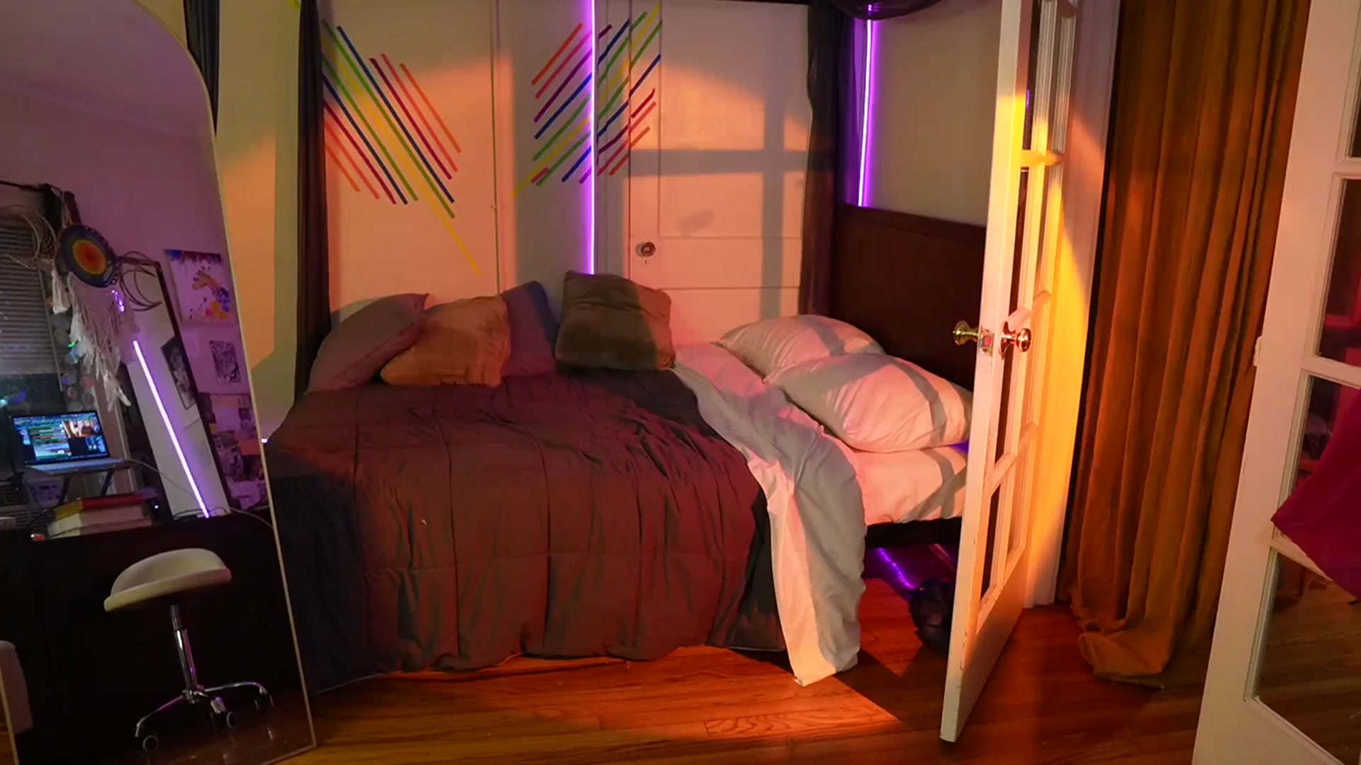 Gallery image thumbnail from Gia_Xxxmas's myfreecams stream on, 12/05/2023, 04:20 image 12 of 20