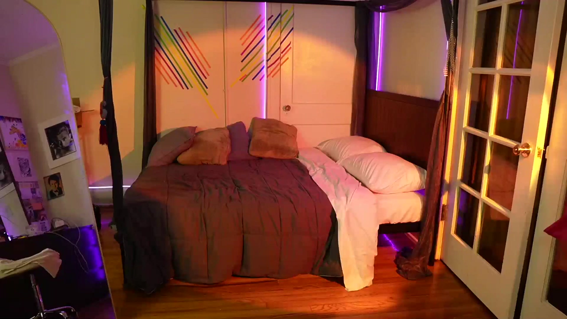 Gallery image thumbnail from Gia_Xxxmas's myfreecams stream on, 12/05/2023, 07:08 image 17 of 20