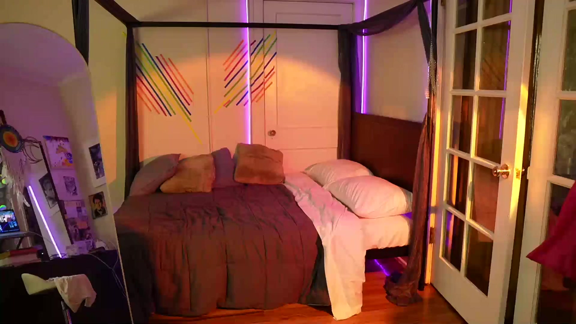 Gallery image thumbnail from Gia_Xxxmas's myfreecams stream on, 12/05/2023, 07:50 image 12 of 20
