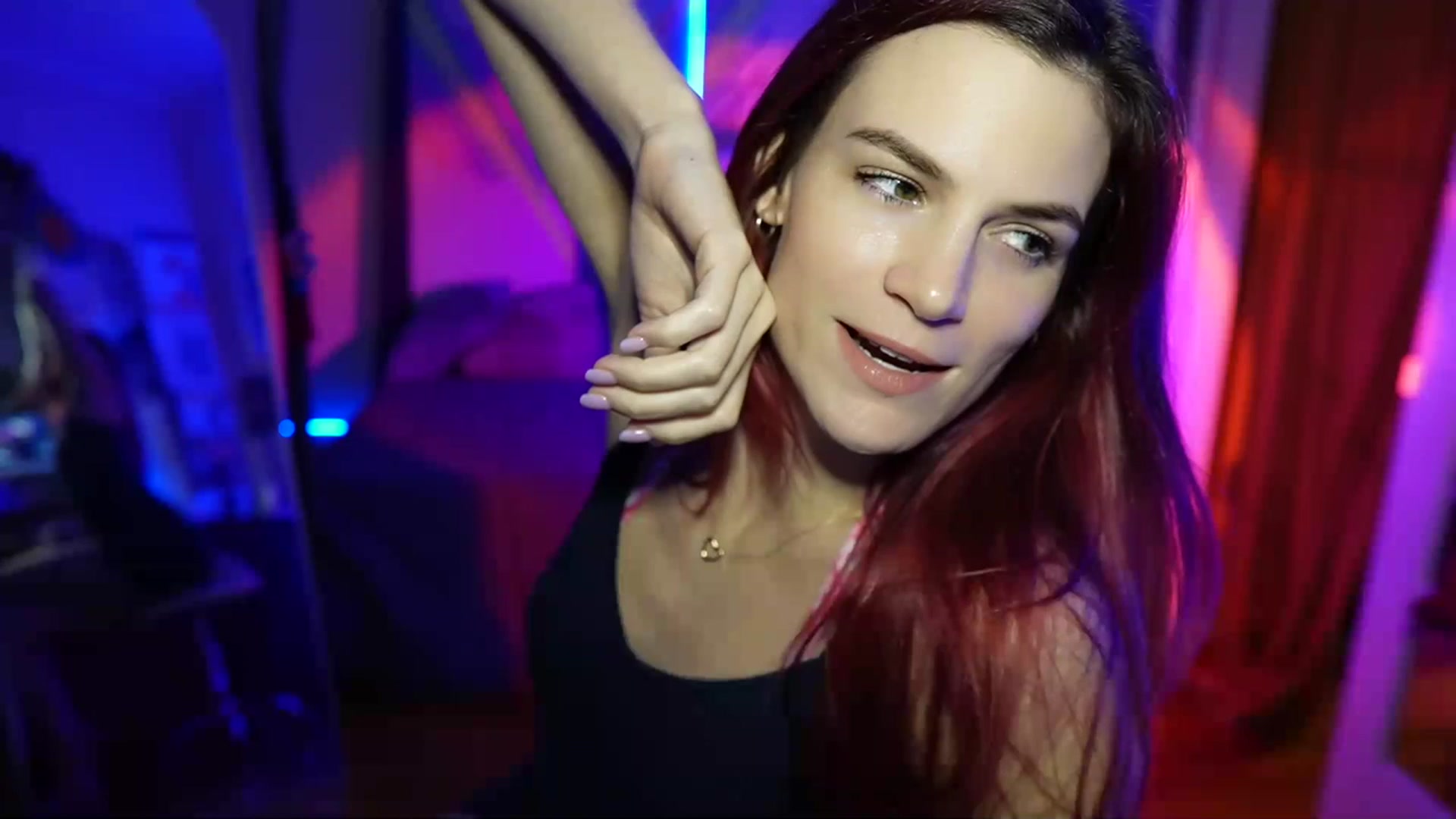 Gallery image thumbnail from Gia_Xxxmas's myfreecams stream on, 12/06/2023, 05:20 image 11 of 20