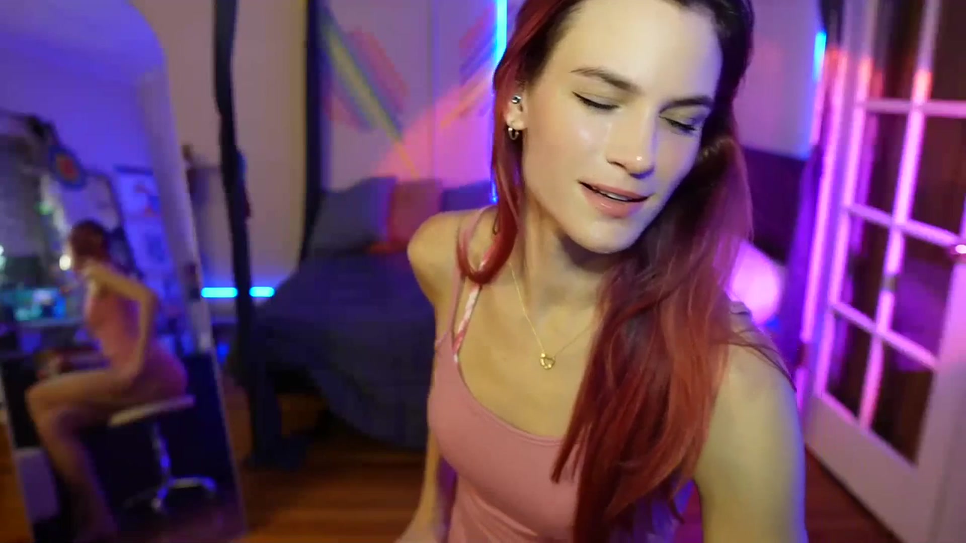 Gallery image thumbnail from Gia_Xxxmas's myfreecams stream on, 12/07/2023, 02:58 image 5 of 20