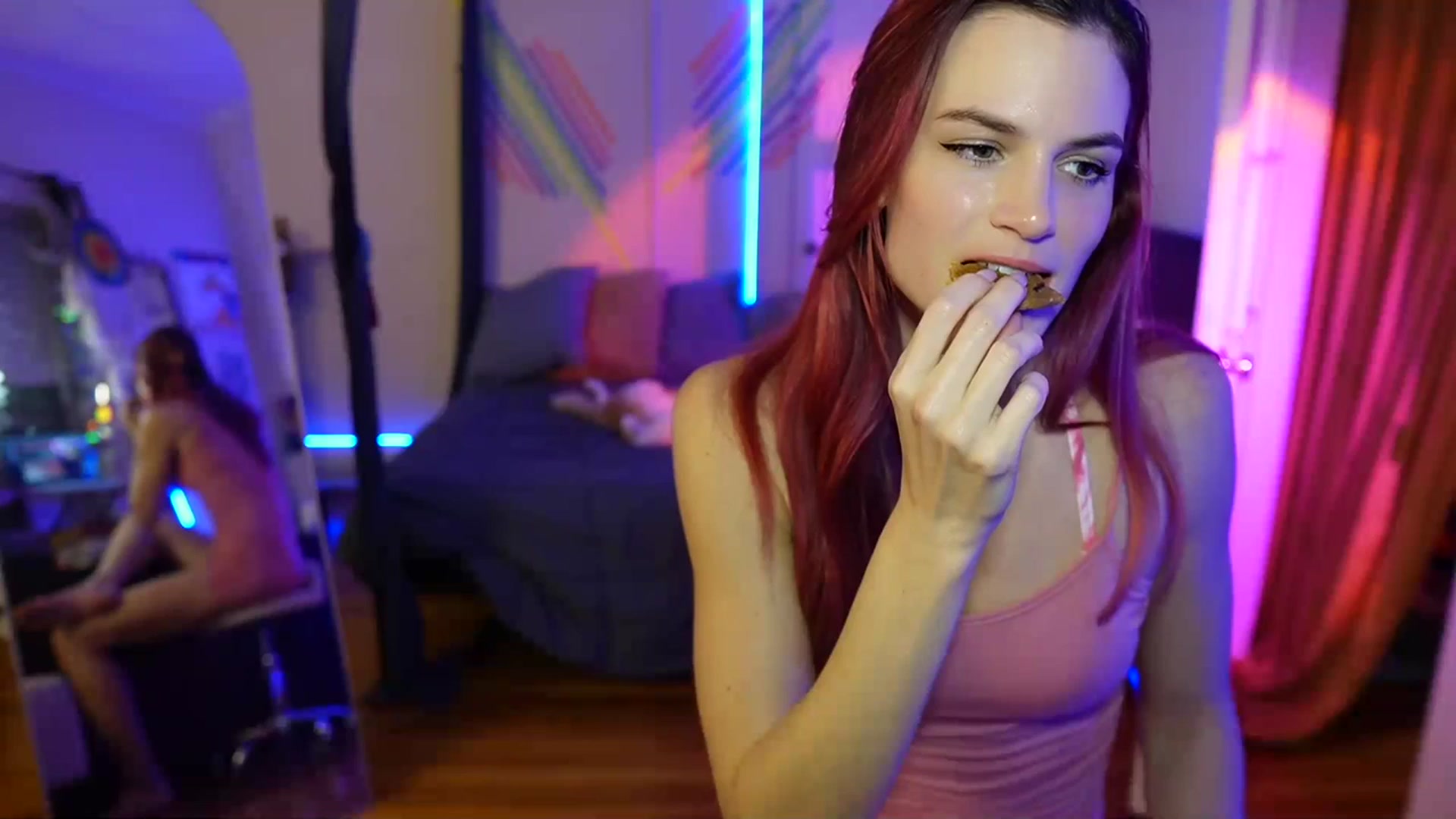 Gallery image thumbnail from Gia_Xxxmas's myfreecams stream on, 12/07/2023, 02:58 image 15 of 20