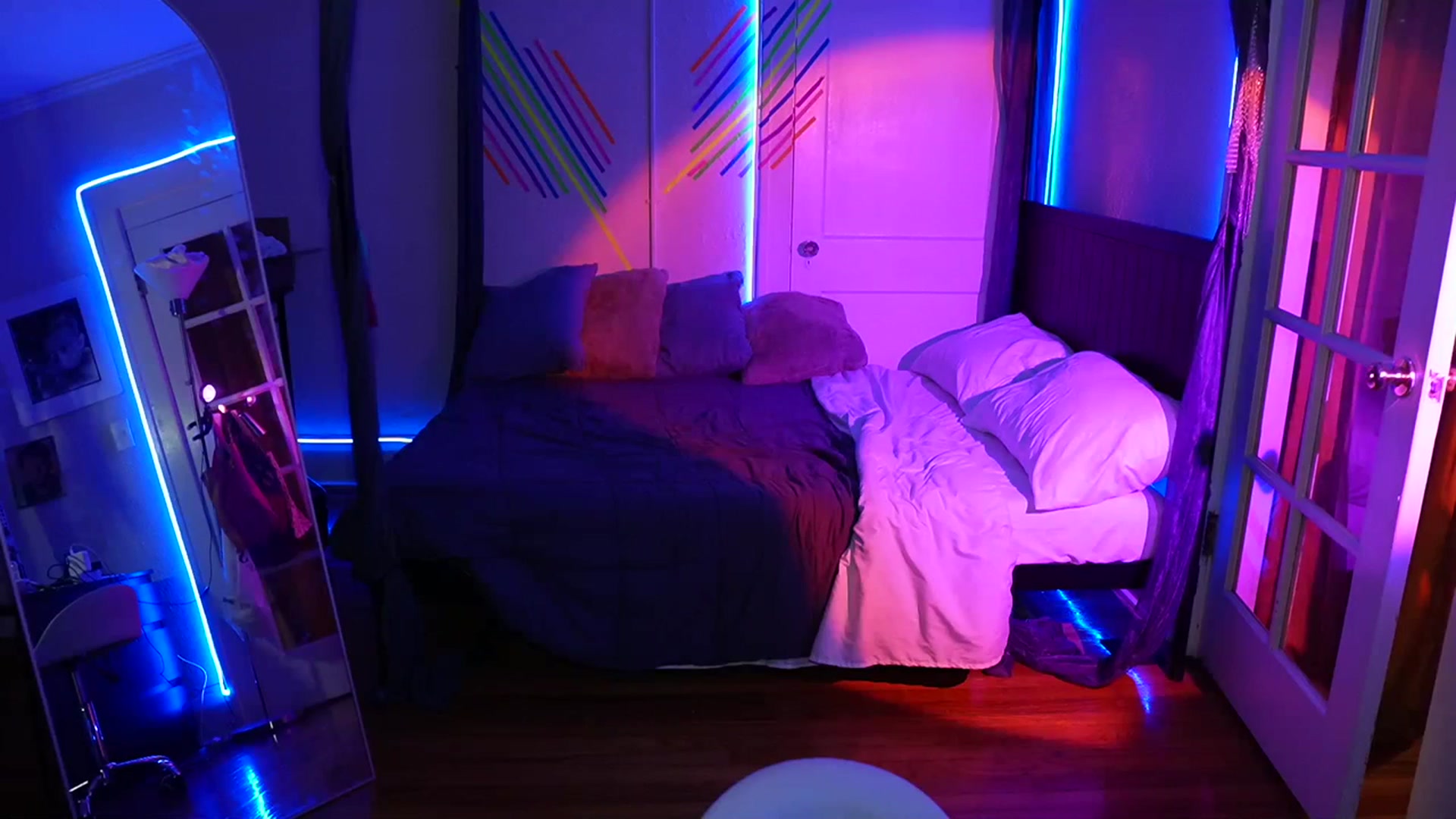 Gallery image thumbnail from Gia_Xxxmas's myfreecams stream on, 12/07/2023, 03:31 image 14 of 20