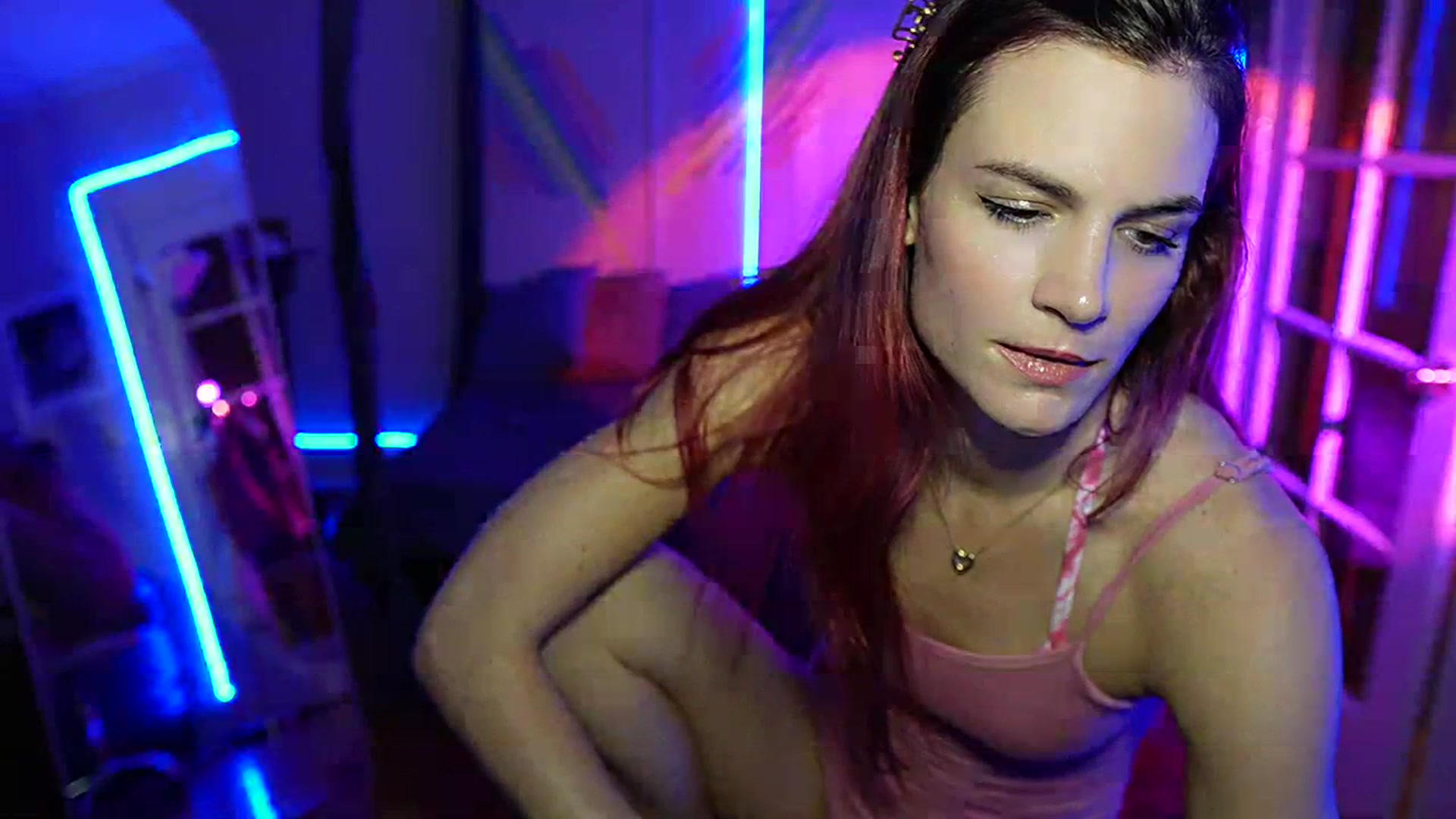 Gallery image thumbnail from Gia_Xxxmas's myfreecams stream on, 12/07/2023, 03:31 image 8 of 20