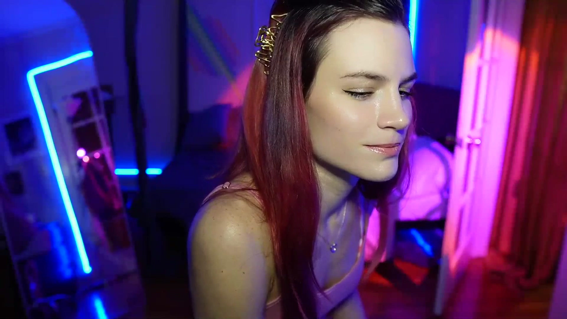 Gallery image thumbnail from Gia_Xxxmas's myfreecams stream on, 12/07/2023, 03:31 image 18 of 20