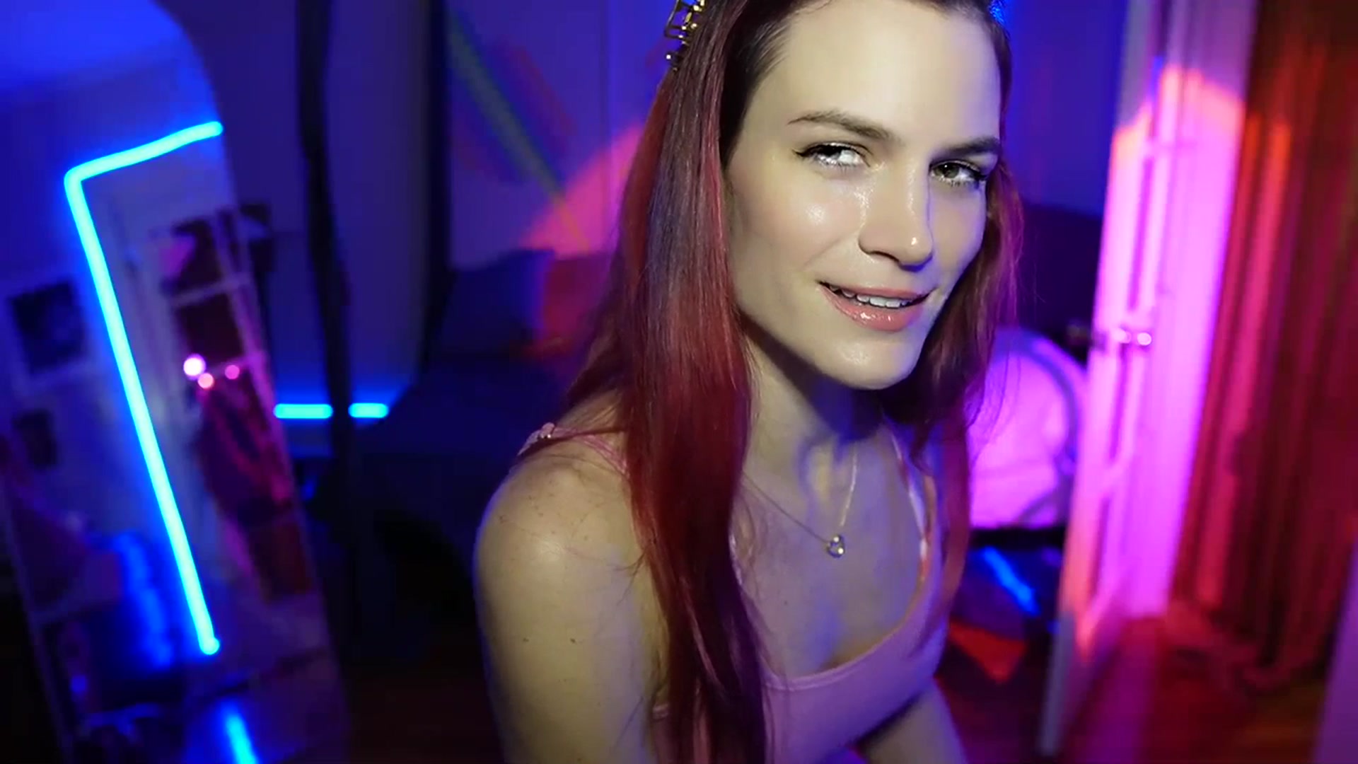 Gallery image thumbnail from Gia_Xxxmas's myfreecams stream on, 12/07/2023, 03:31 image 17 of 20