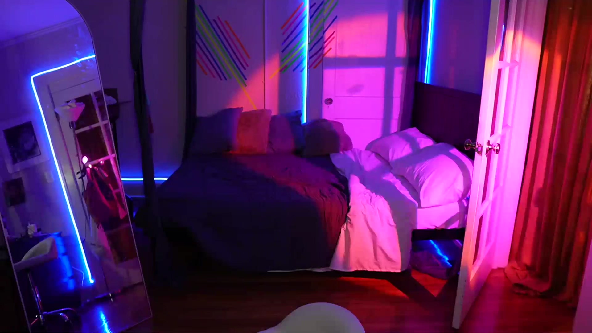 Gallery image thumbnail from Gia_Xxxmas's myfreecams stream on, 12/07/2023, 04:06 image 3 of 20